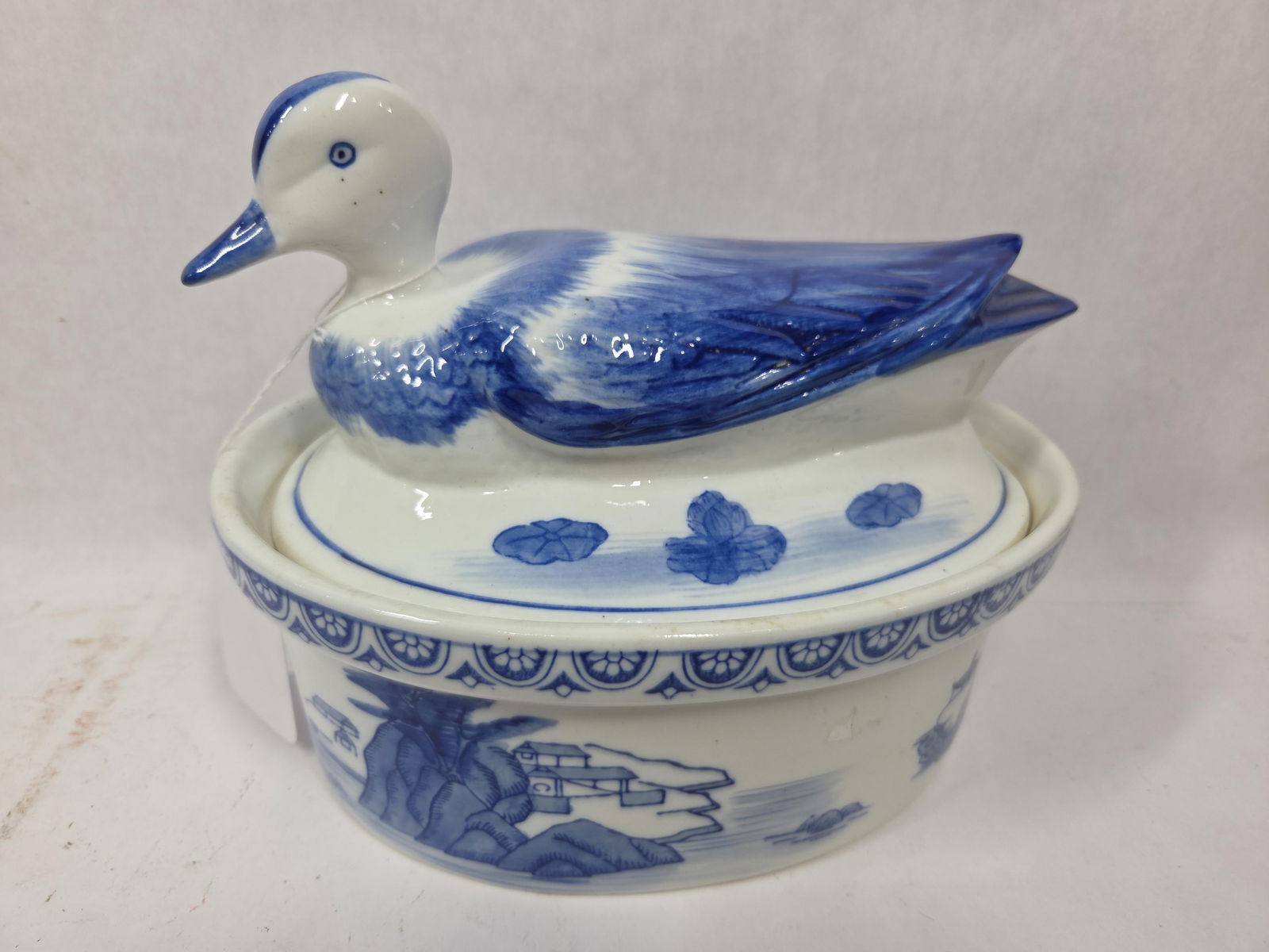 20th C. Chinoiserie Porcelain Duck Oval Casserole Lidded Baking Dish: great condition 10 in. L