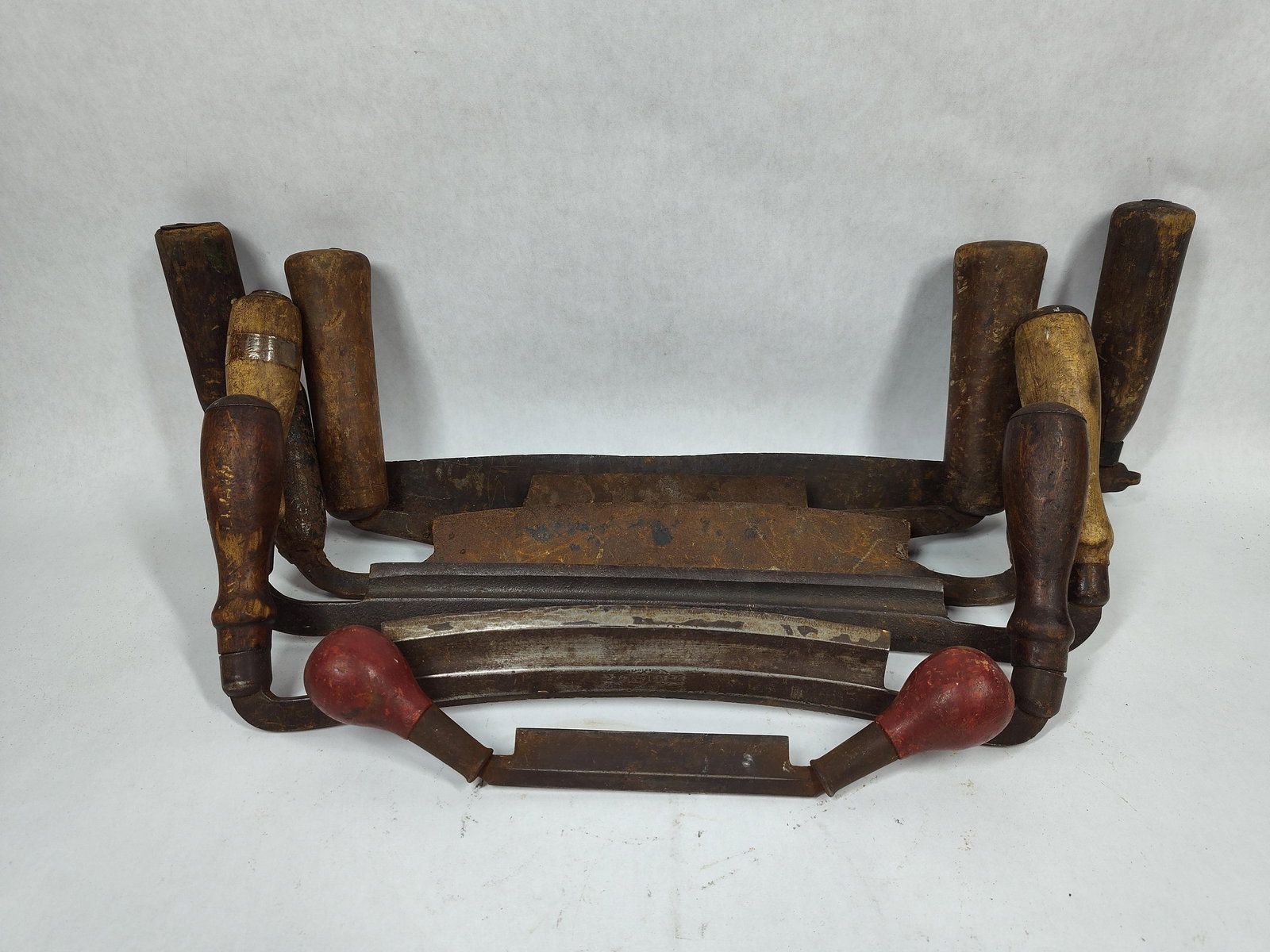 Antique Tool Lot of Forged Steel Spoke Bark Shave Draw Knives of Various Sizes: Great early tool lot inc. 6 assorted sizes