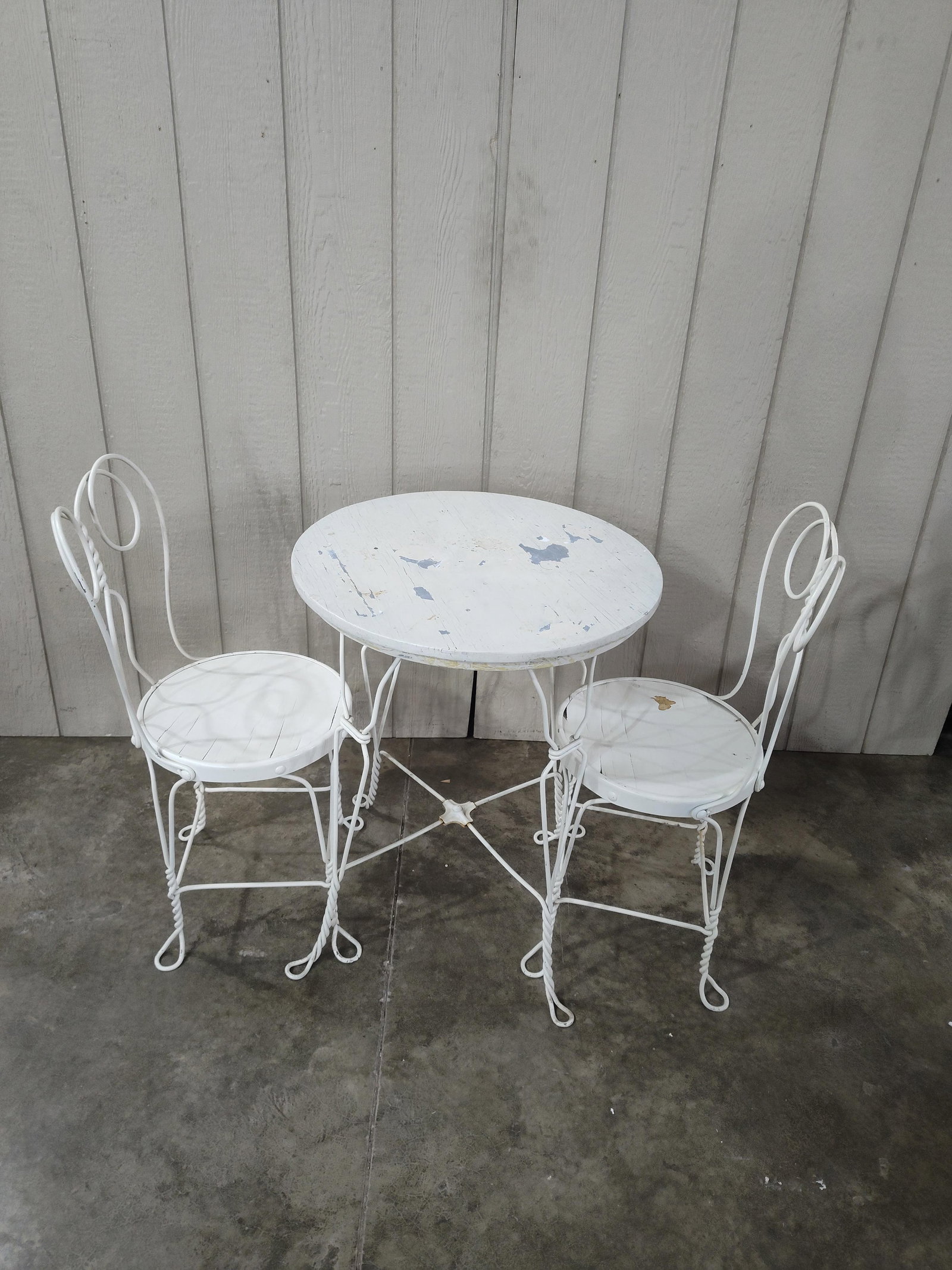 VTG White Wrought Iron Turned Leg Ice Cream Parlor Table and Chairs Set: This great 3 pce set stands 30 in H and has a diameter of 23.5 showing paint loss to areas to be expected with age and usage 
