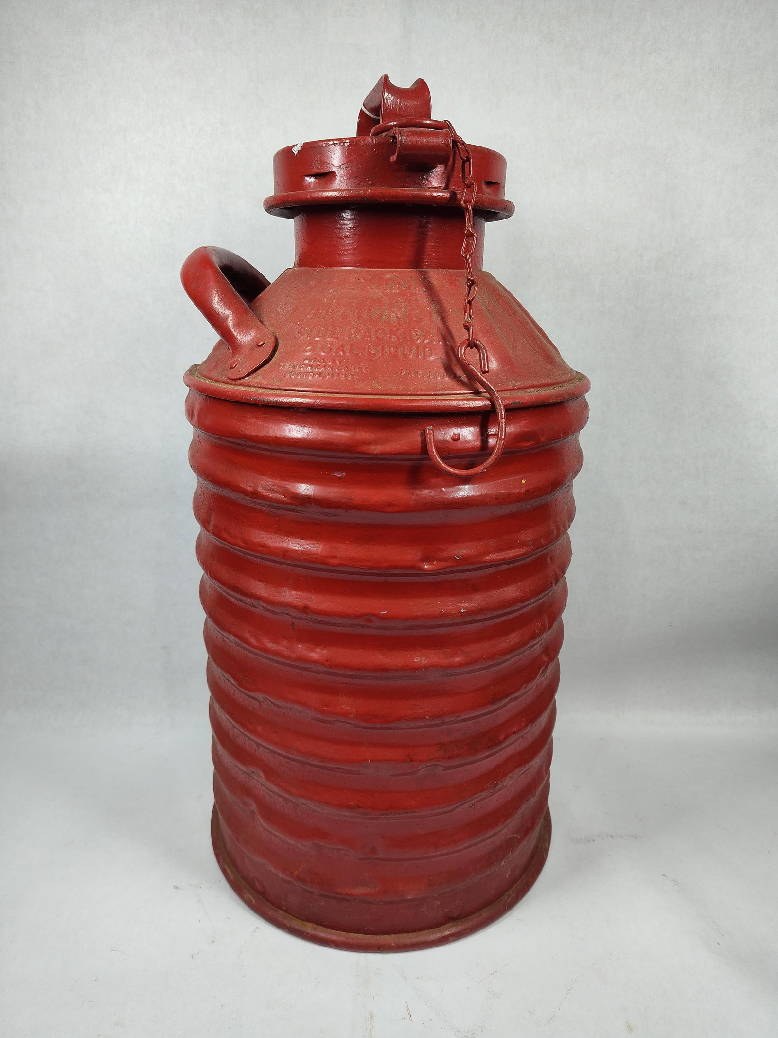 PAN AM Airways Armored Side Rack Sexton 5 Gal Painted Can: This great airway fuel can is a 5 gal can with original lid and chain showing very minor condition issues due to age and usage 