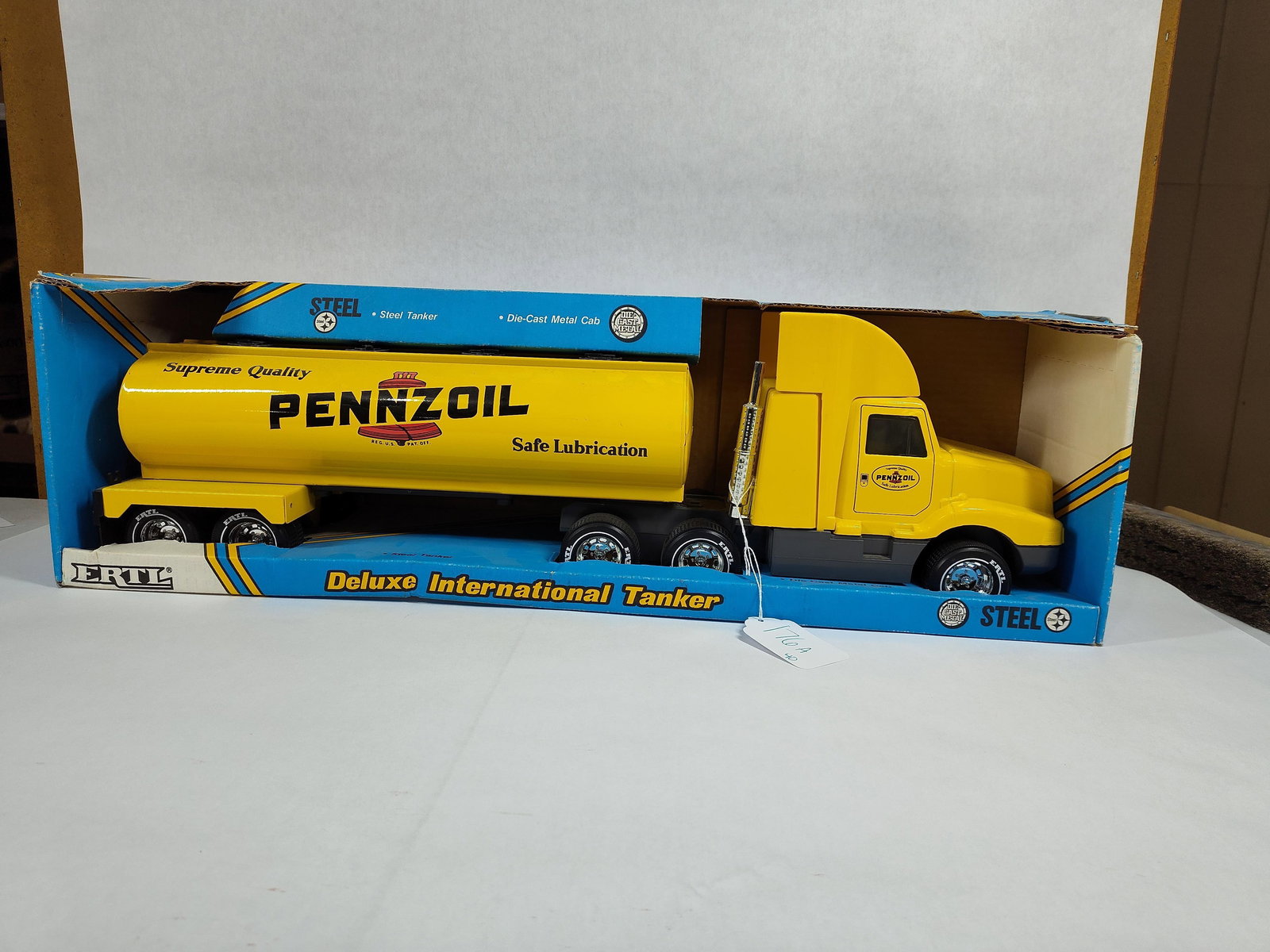 Pennzoil International Tanker: Ertl die cast truck25 inches long