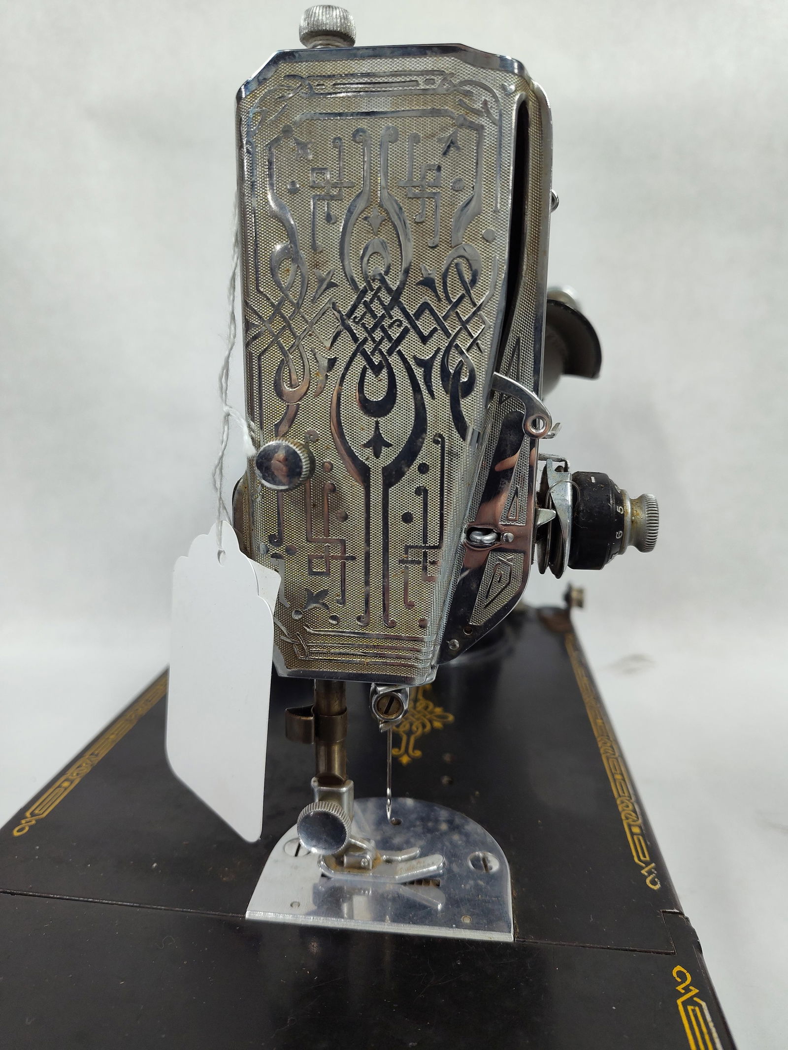 Singer Model 221-1 Feather Weight Sewing Machine - 7