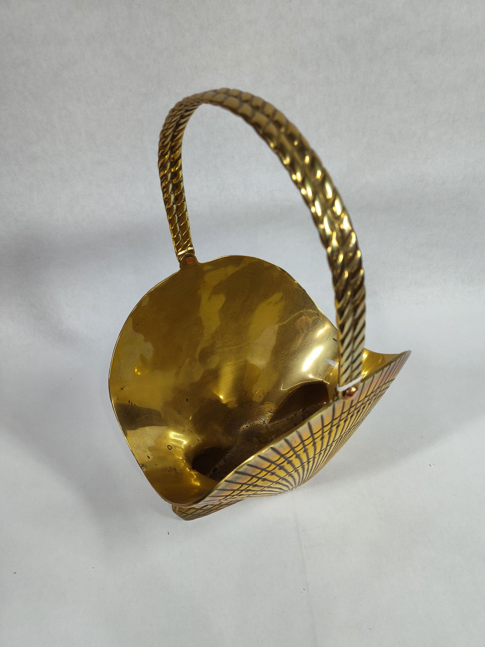 Brass Sea Scallop Basket - 3