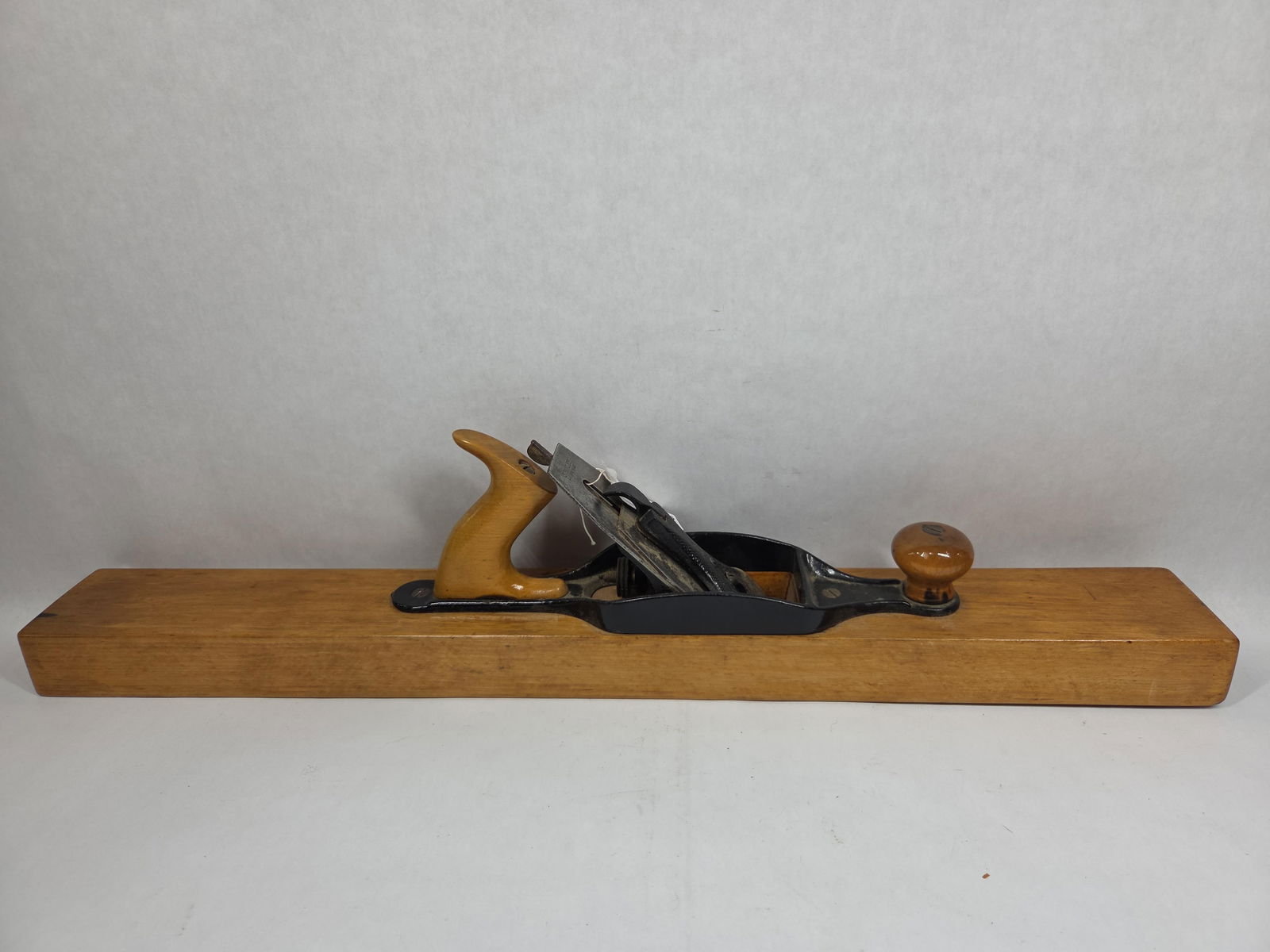 Stanley #33 Long Transitional Jointer: Ca. 1883-1899. 28 inches long