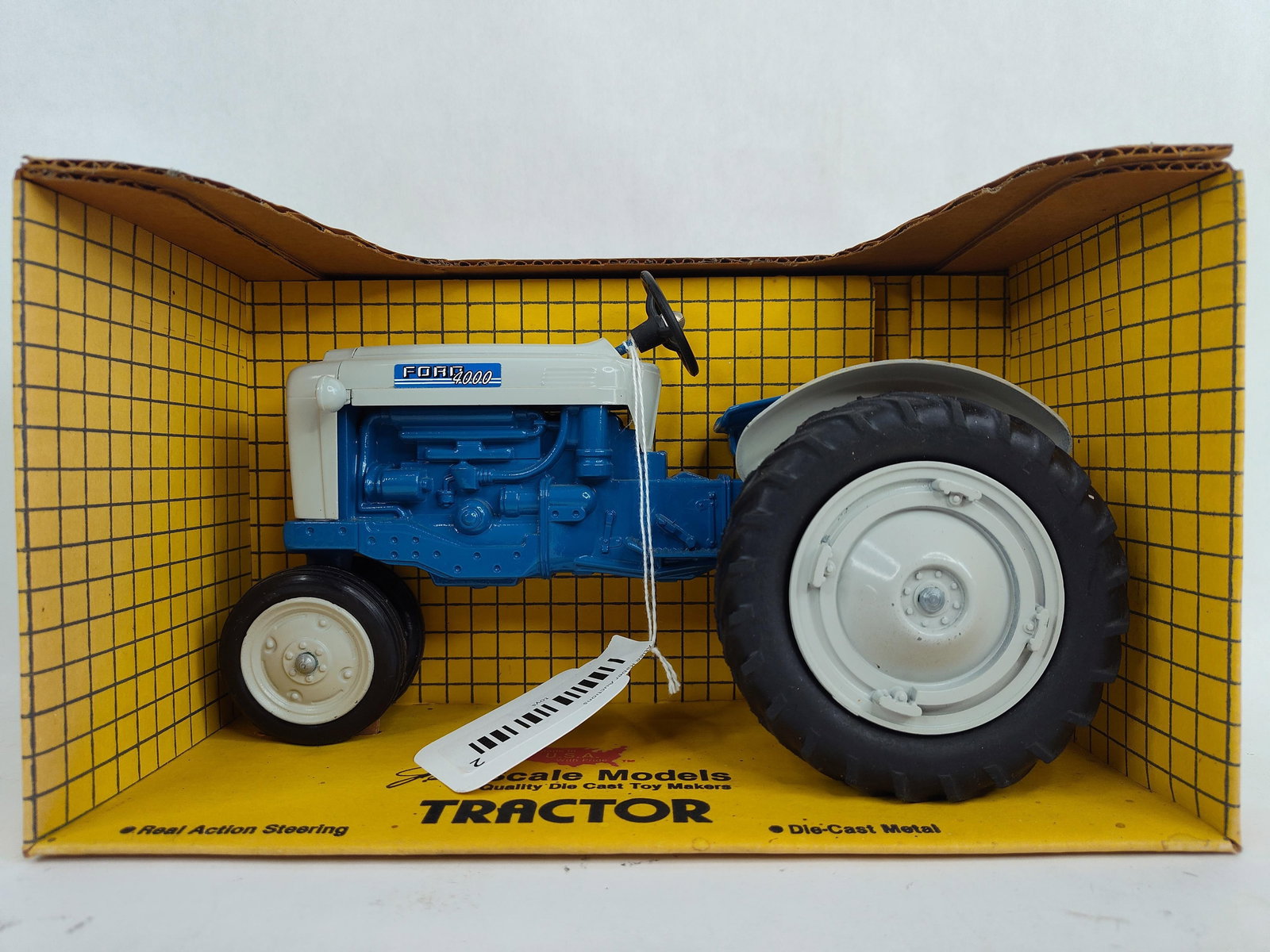 Ertl Ford NF 4000 VTG Farm Toy Tractor (1 of 6)