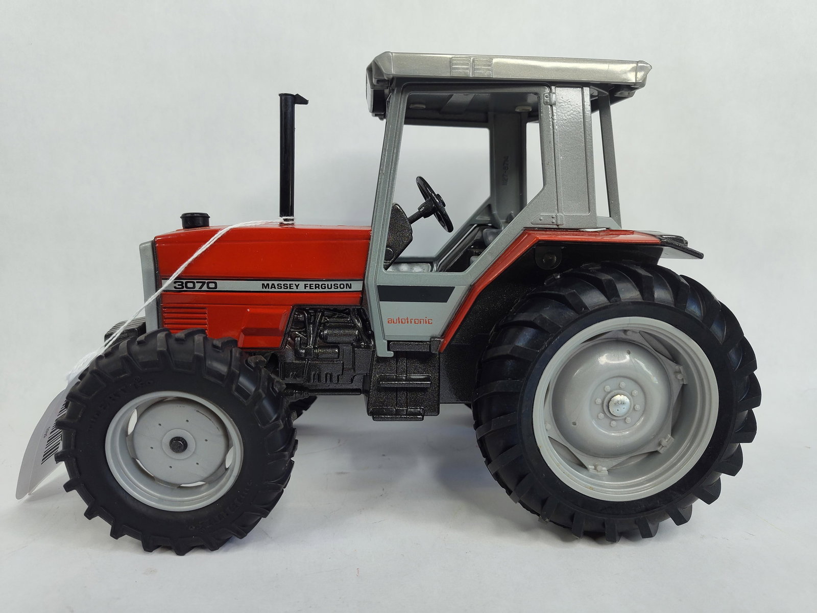 Ertl Massey Ferguson WF 3070 Autotronic Farm Toy Tractor (1 of 5)