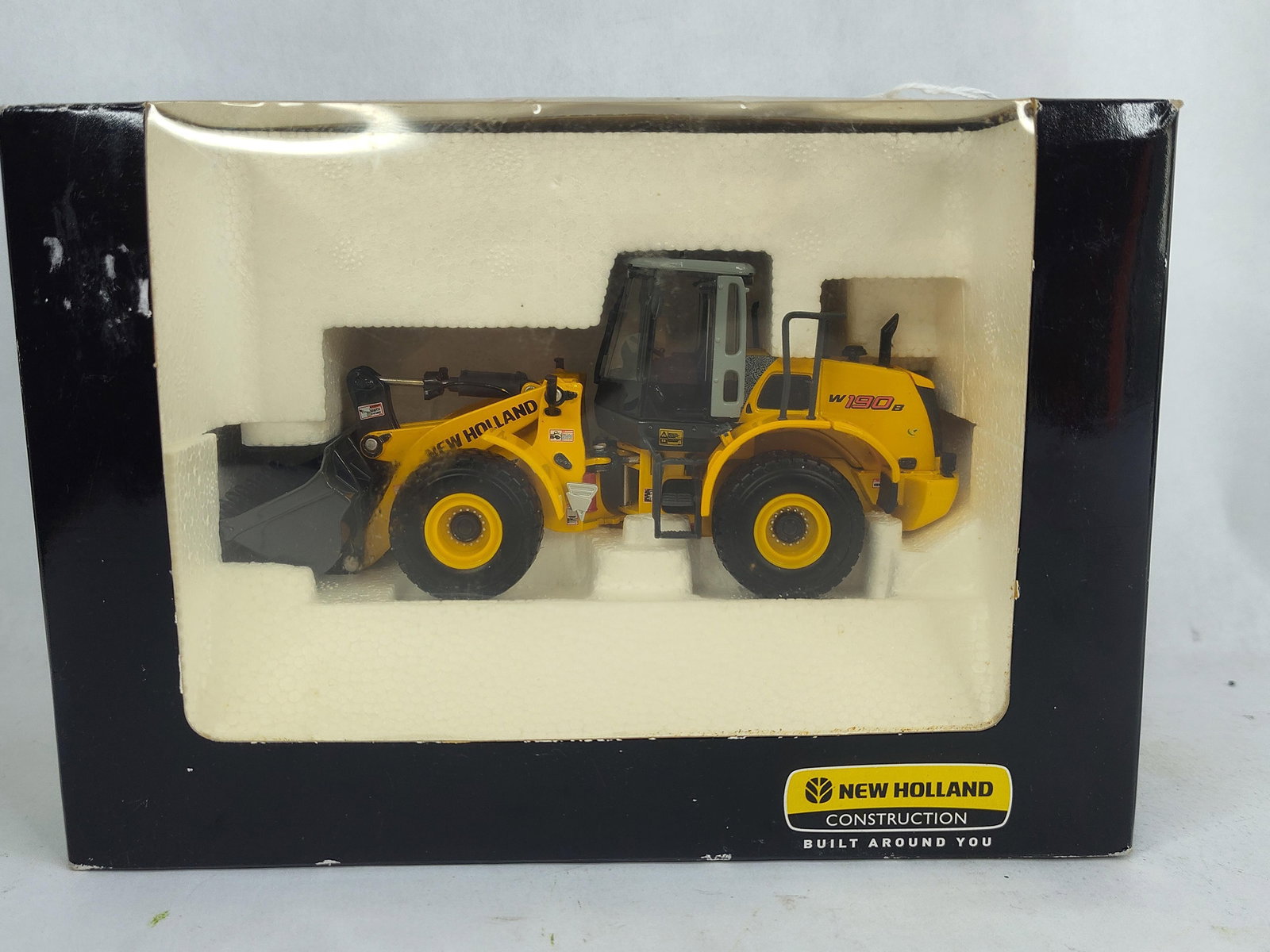 ROS New Holland Industrial Construction W190B Wheel Loader (1 of 5)