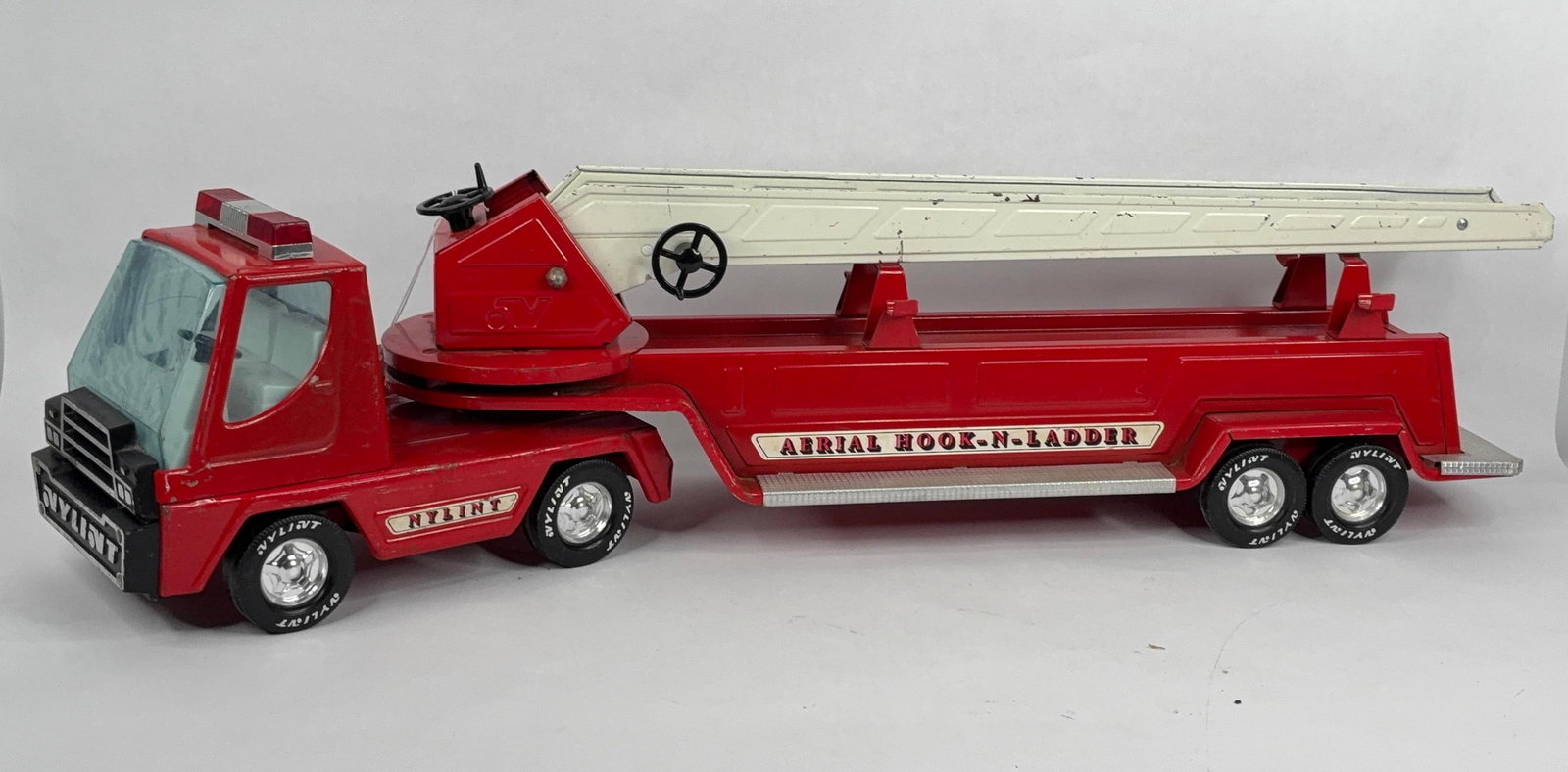Nylint Pressed Steel Aerial Hook - N - Ladder Fire Truck (1 of 9)