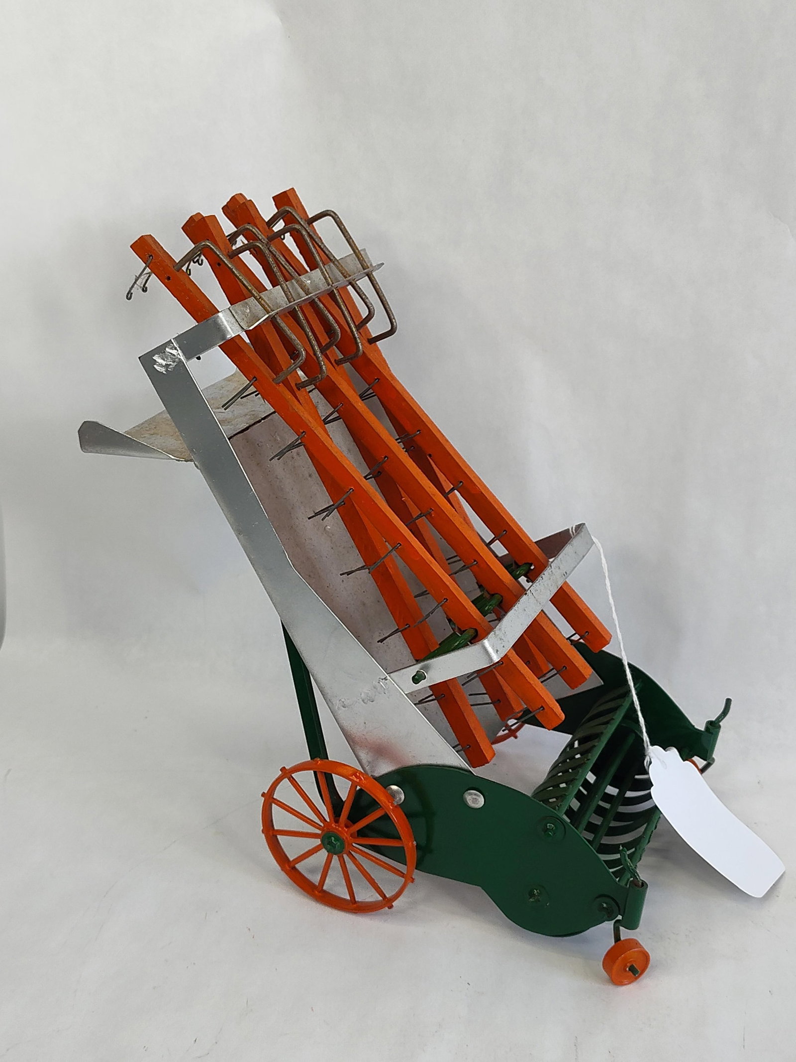 New Idea Highly Detailed Hay Loader Farm Implement Toy (1 of 7)