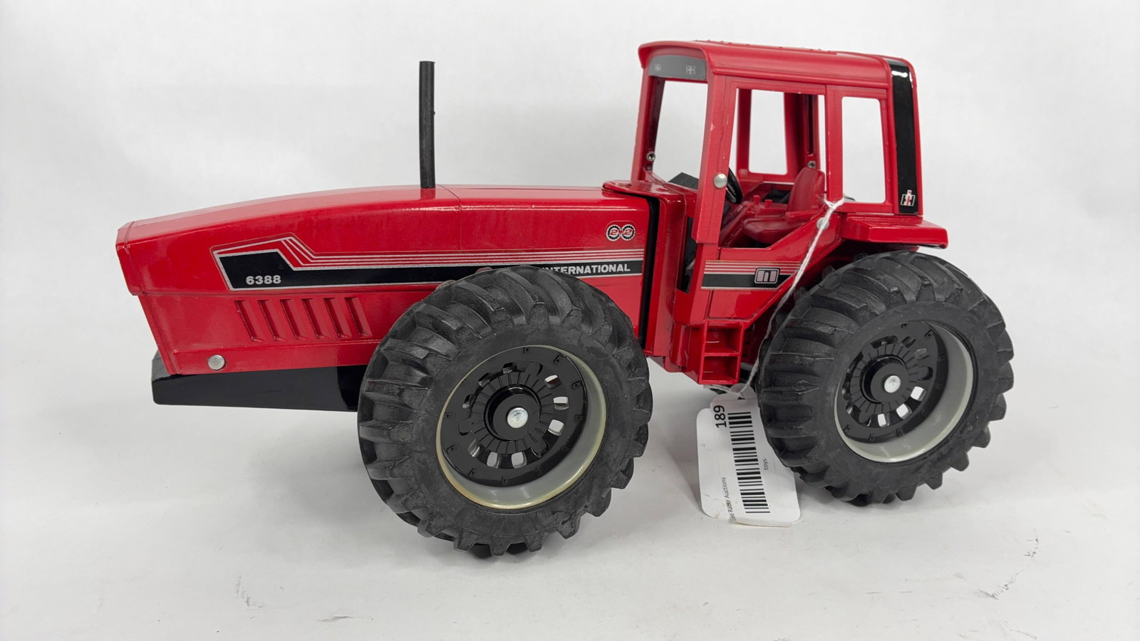 Ertl International Harvester 6388 2+2 Farm Toy Tractor (1 of 8)
