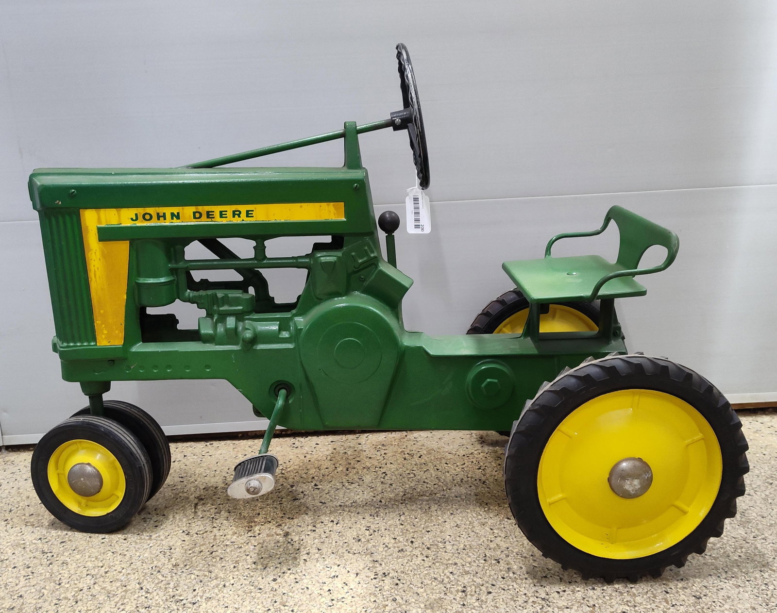 Eska John Deere NF 620 Model Pedal Tractor (1 of 6)