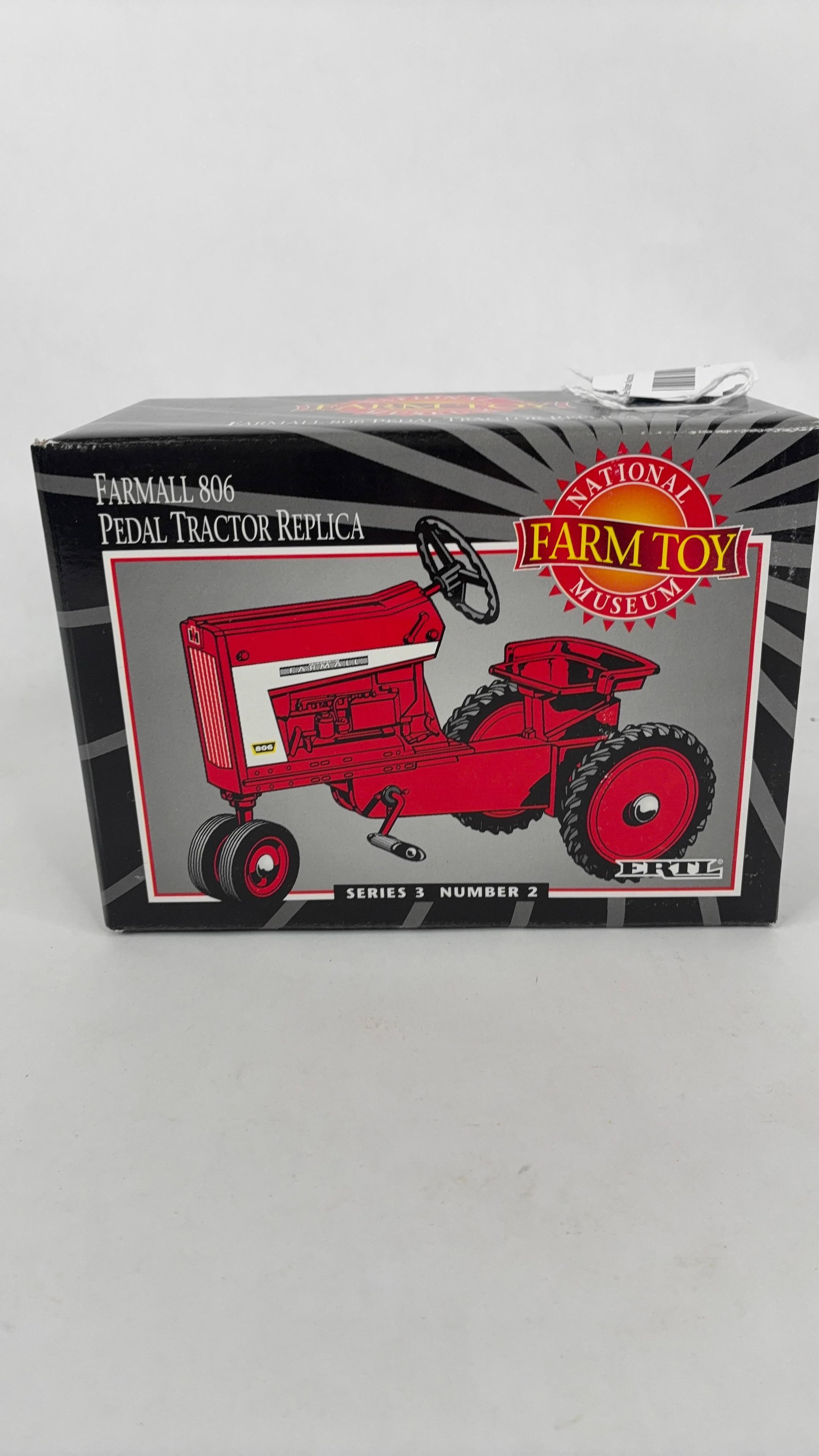 Ertl Farmall 806 Pedal Tractor National Farm Toy Museum Series 3 No. 2 Collector Edition (1 of 5)
