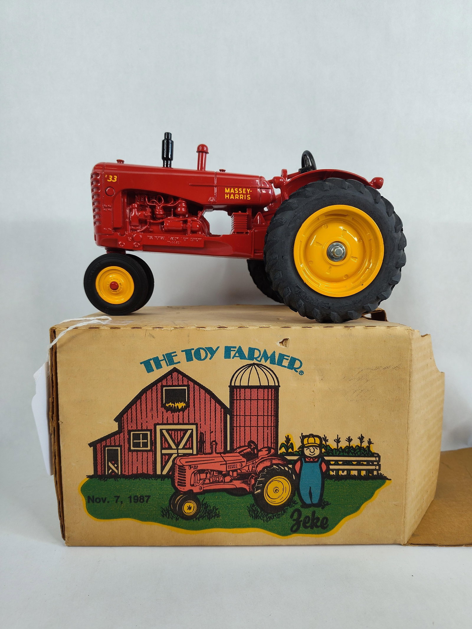 Ertl Massey Harris NF 331987 Toy Farmer Collector Edition Tractor (1 of 4)