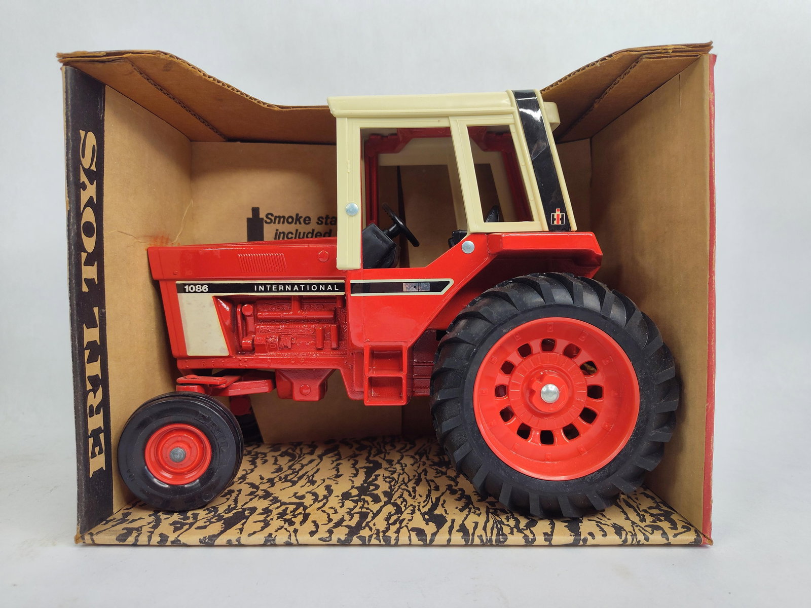 Ertl International 1086 WF Black Stripe Tractor w/ Cab (1 of 7)