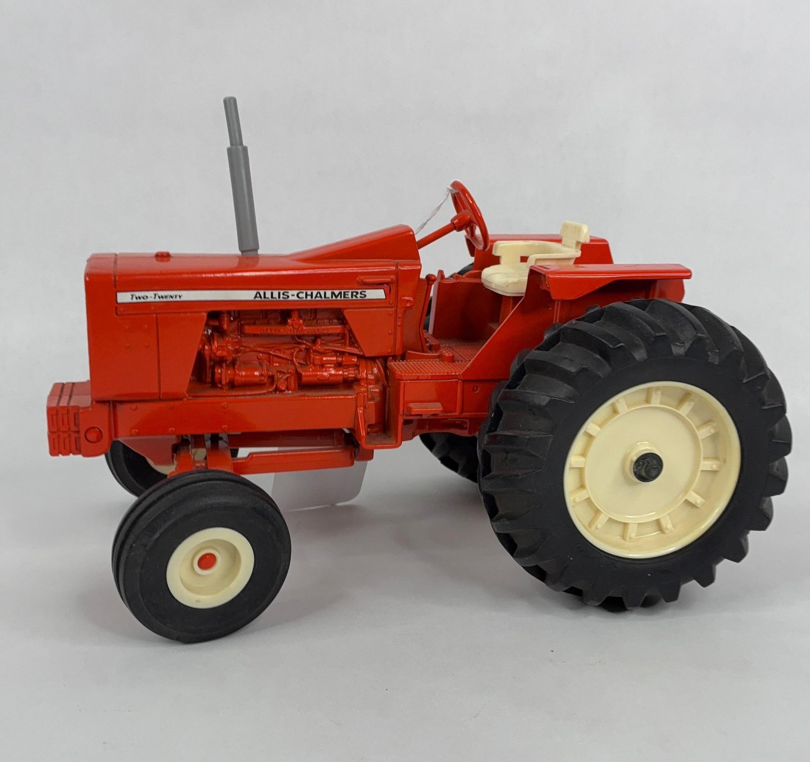 Ertl Allis Chalmers Two Twenty WF Tractor (1 of 7)