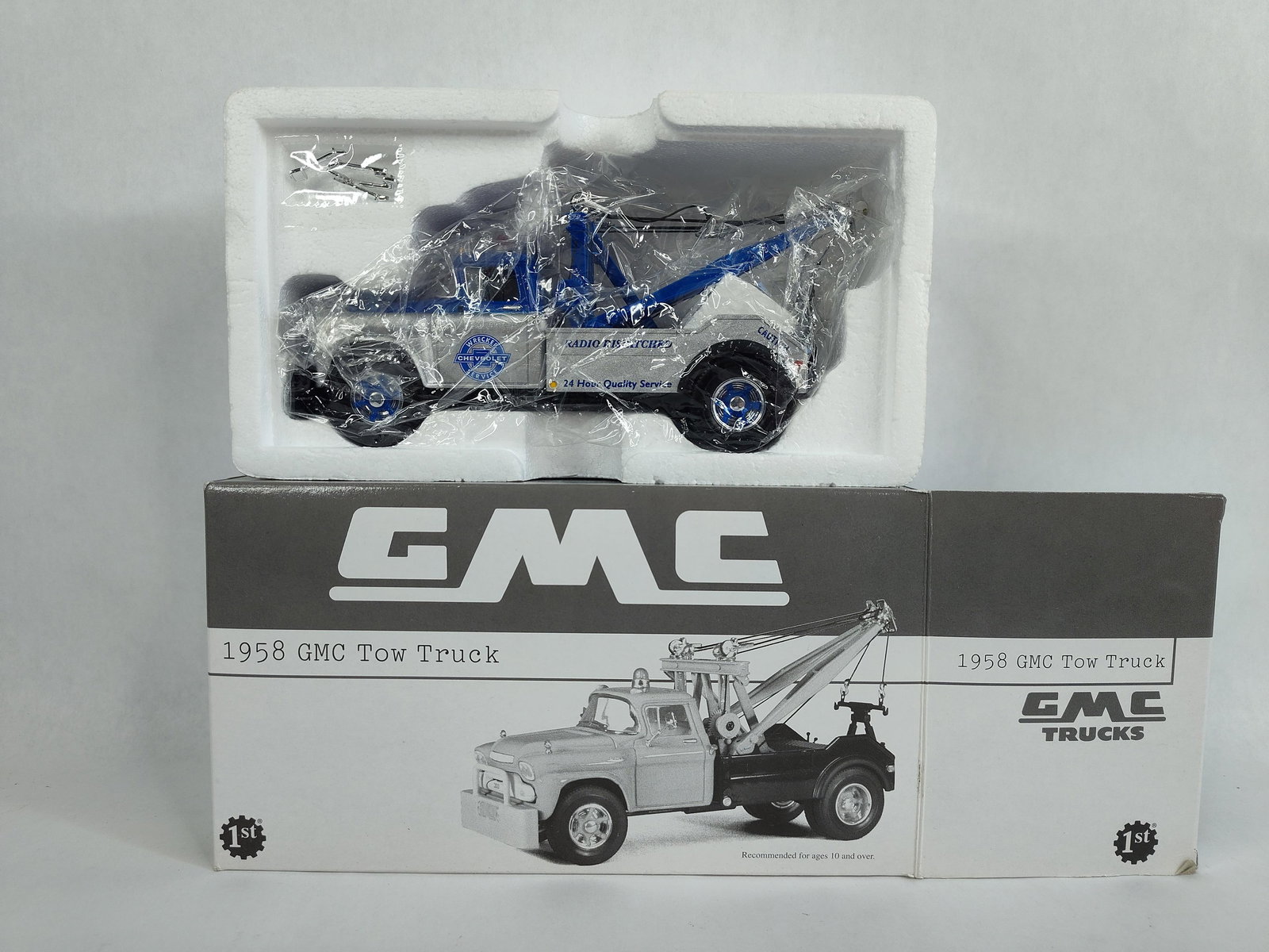 First Gear HD 1958 GMC Chevrolet Wrecker Tow Truck: NOS?1/34 scale?Stock no. 19-2405