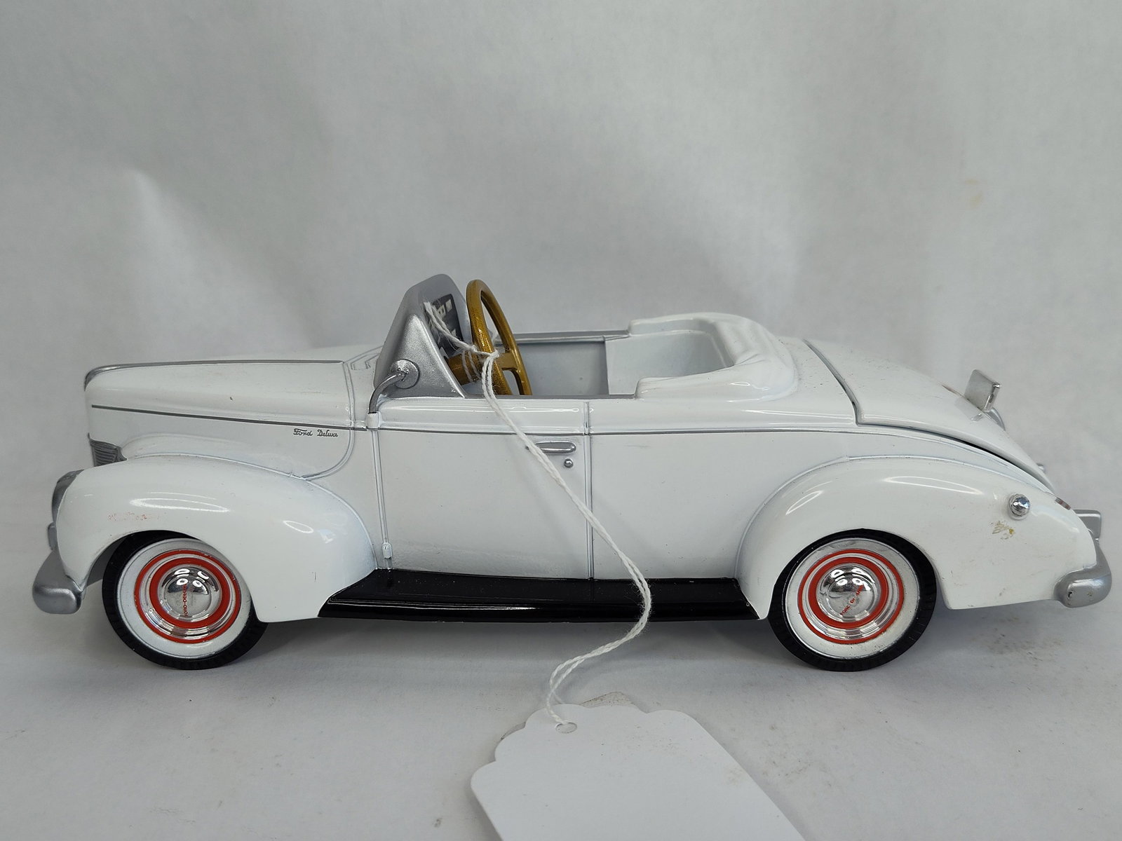 Gearbox Ford Deluxe Convertible Pedal Car Locking Coin Bank Scale Model Replica (1 of 5)