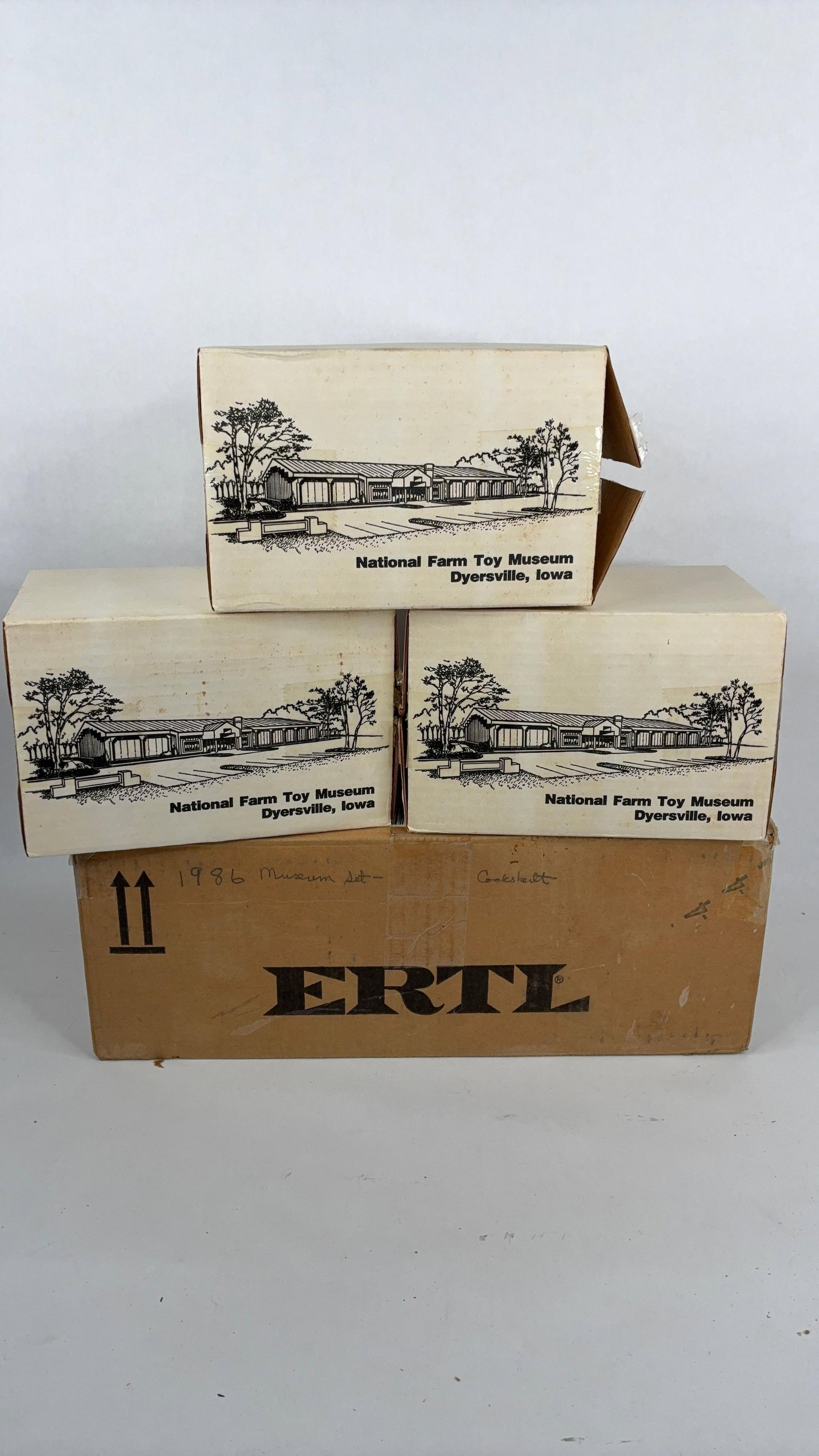 Ertl Collectible 1986 1st Nat. Farm Toy Museum Cockshutt / Black Hawk Tractor Set Inc. 3 (1 of 8)