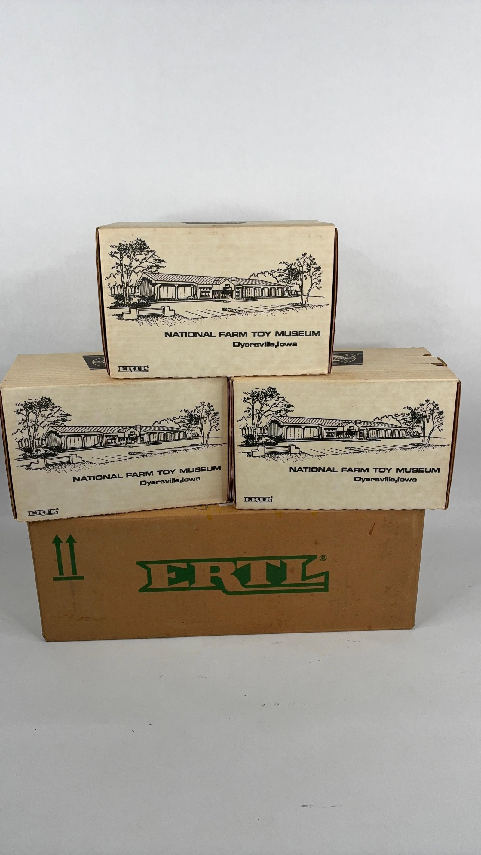 Ertl Collectible 1987 2nd Nat. Farm Toy Museum Cockshutt Tractor Set Inc. 3 (1 of 7)