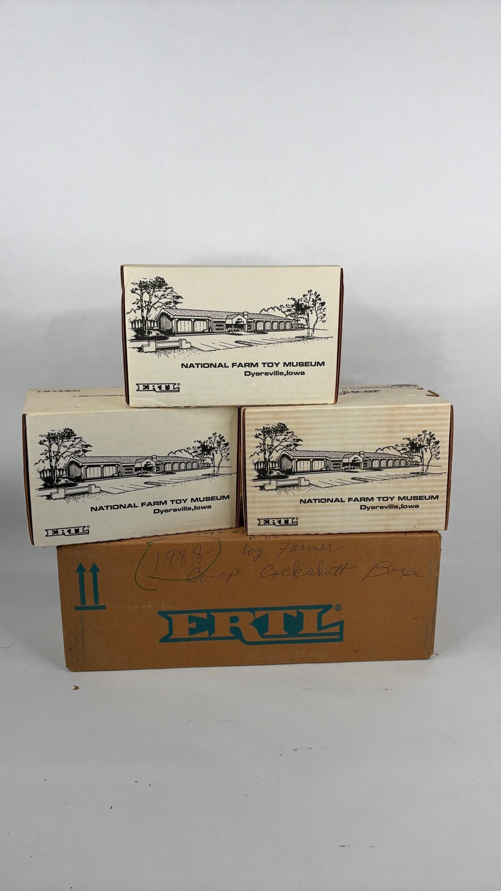 Ertl Collectible 1988 3rd Nat. Farm Toy Museum Cockshutt Tractor Toy Farmer Collector Box Set Inc. 3 (1 of 8)