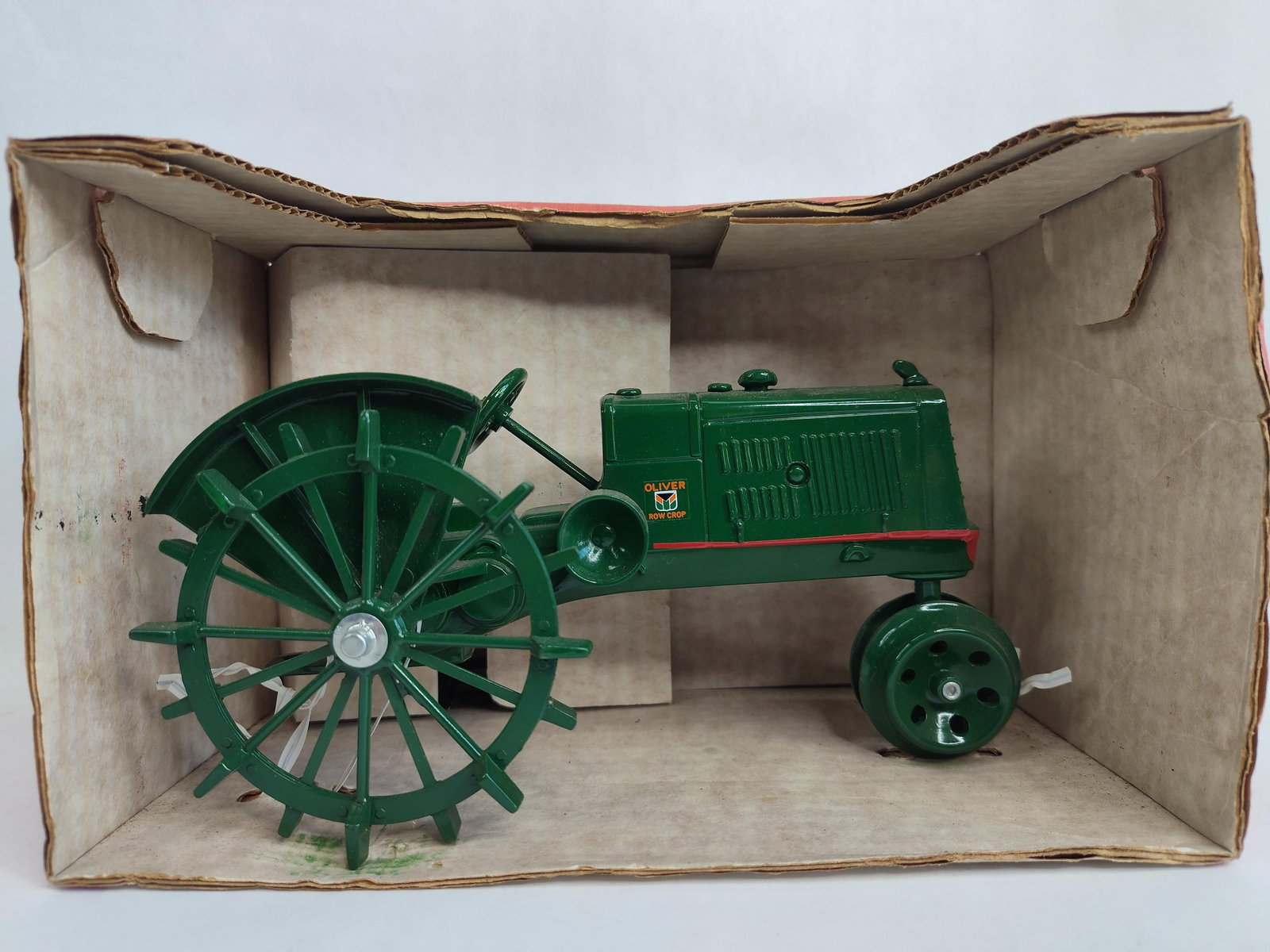 Ertl VTG Oliver NF Row Crop 1987 Edition Scale Model Farm Toy Tractor (1 of 5)