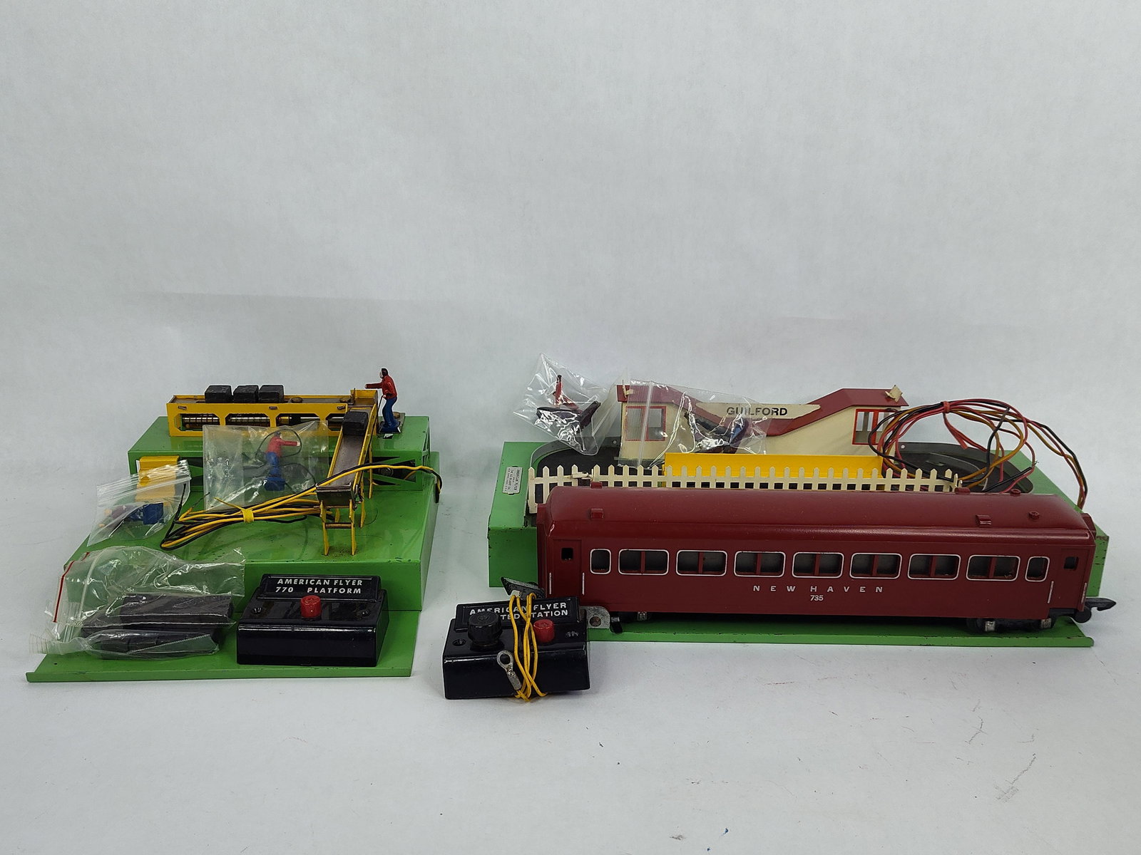 VTG American Flyer No. 770 Baggage Loading Platform & No. 766 Platform and Car (1 of 10)