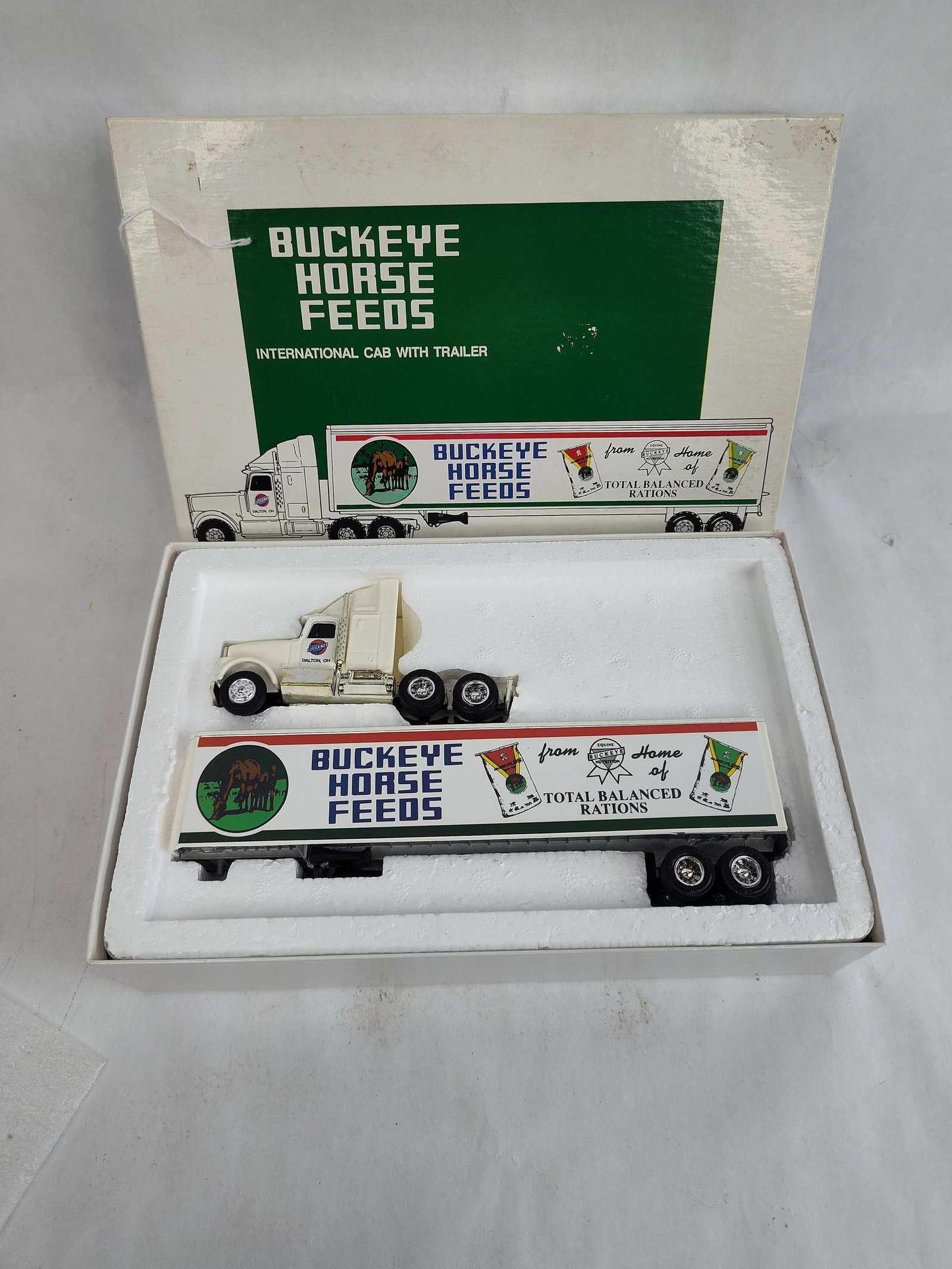 Ertl Buckeye Horse Feeds Advertising Promo Model International Cab w/ Trailer (1 of 3)