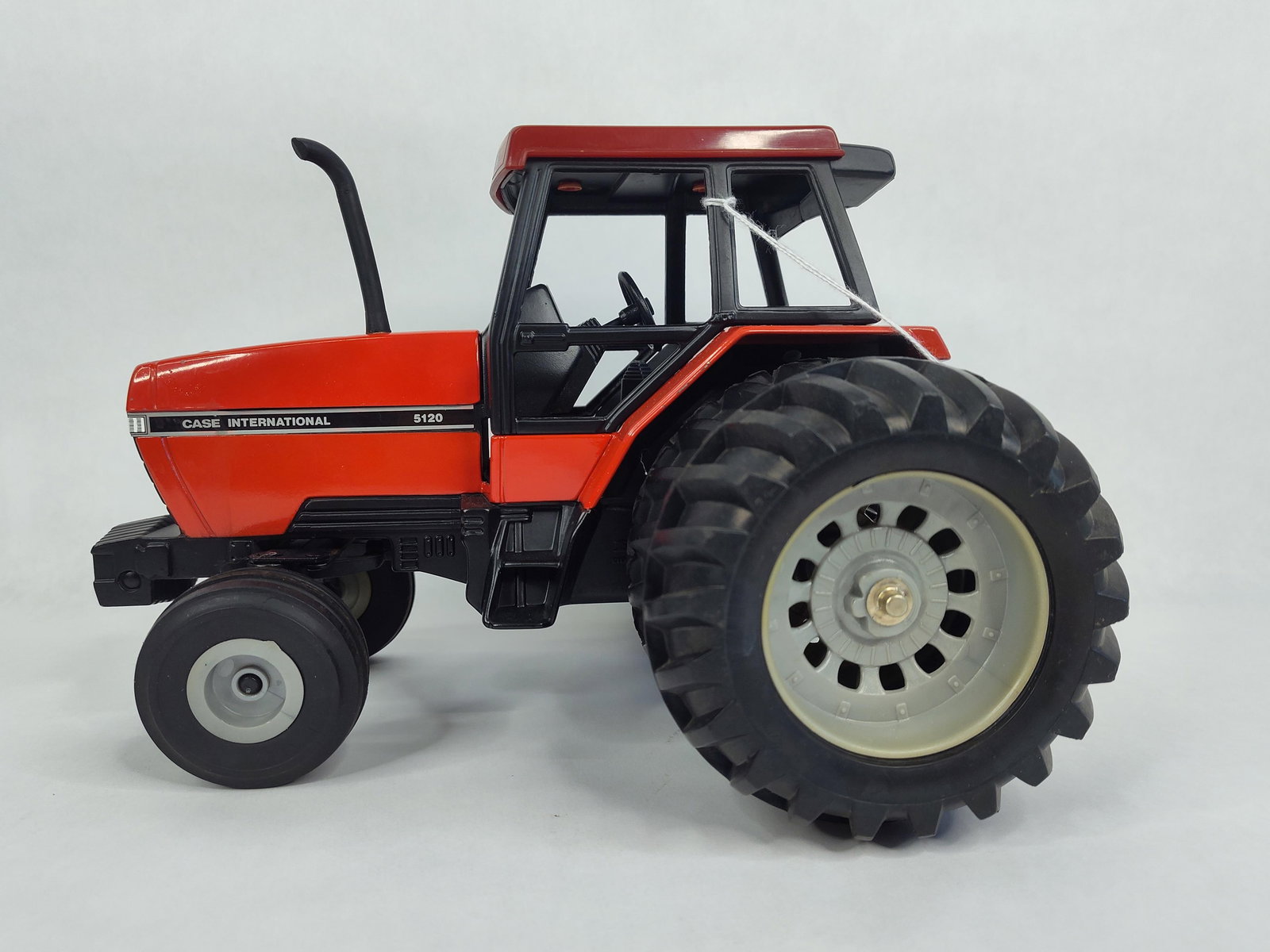 Ertl Case International 5120 Maxxum Row Crop Tractor w/ Rear Duals Farm Toy Tractor (1 of 5)
