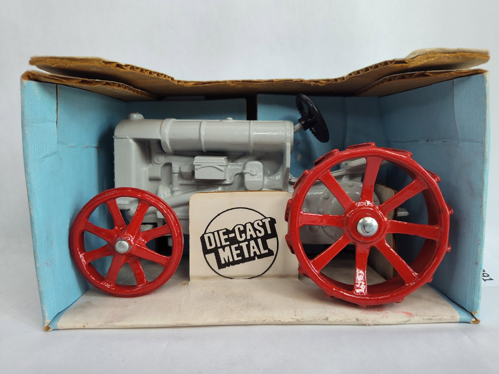 Ertl Antique Fordson Steel Wheel Tractor (1 of 5)