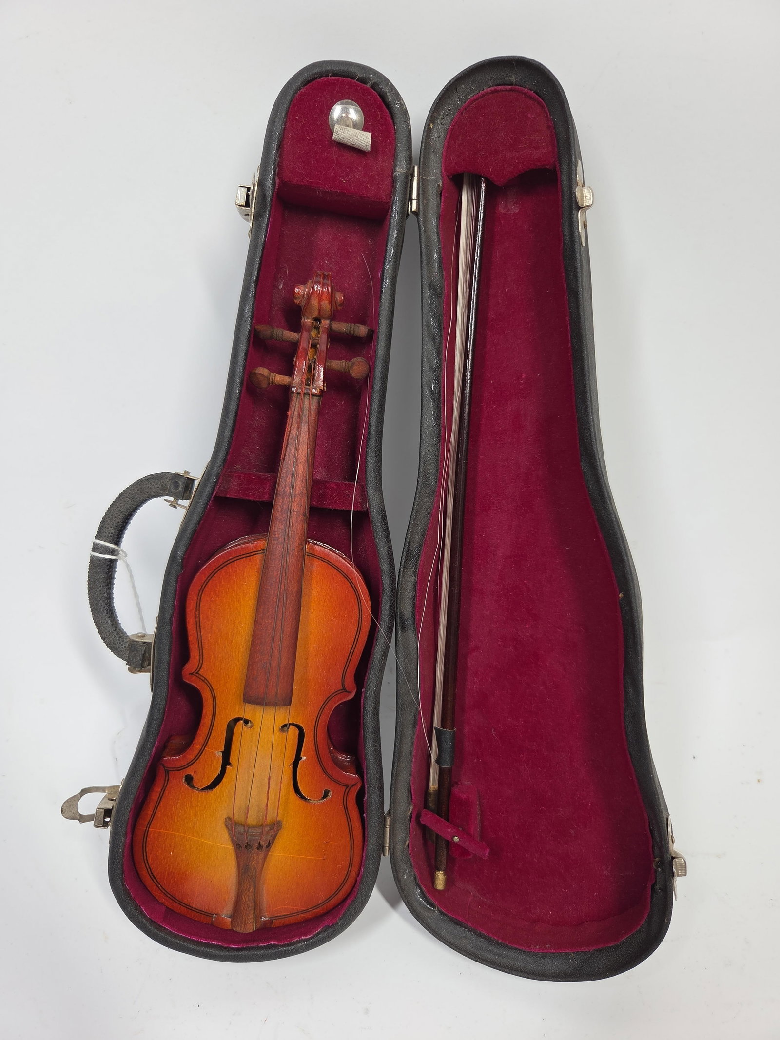 Miniature Model Violin (1 of 7)