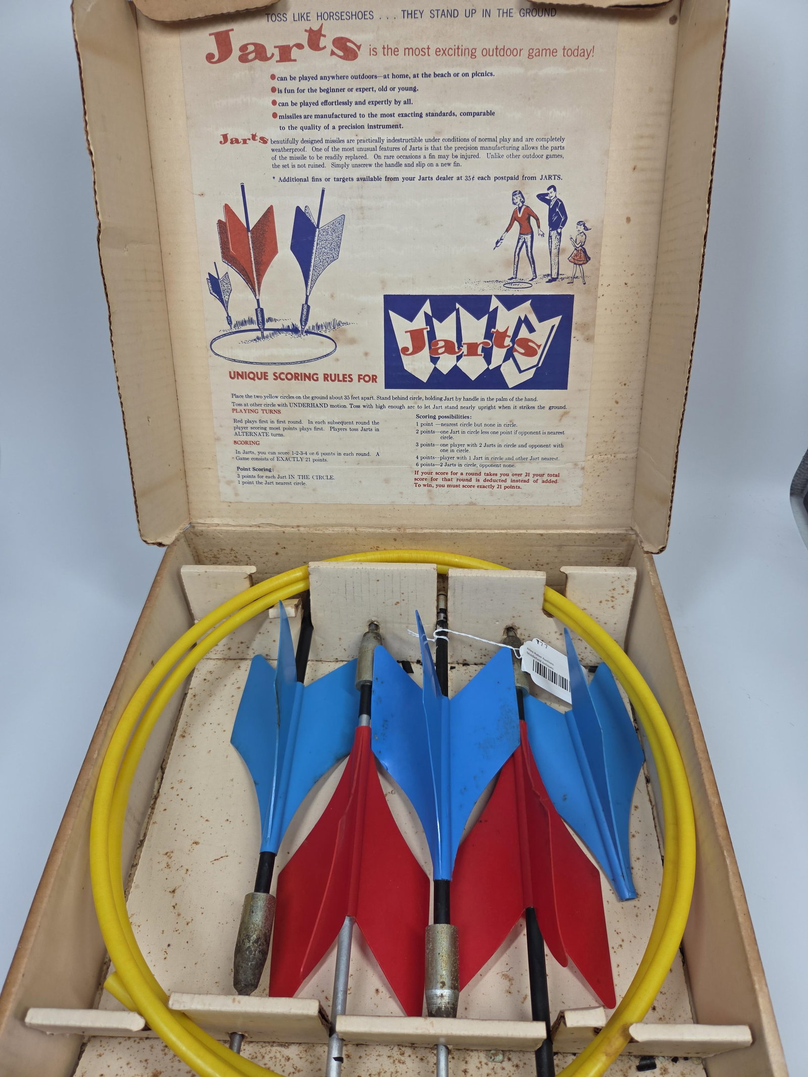 Outdoor Jarts Game: Complete set with rings and original box.