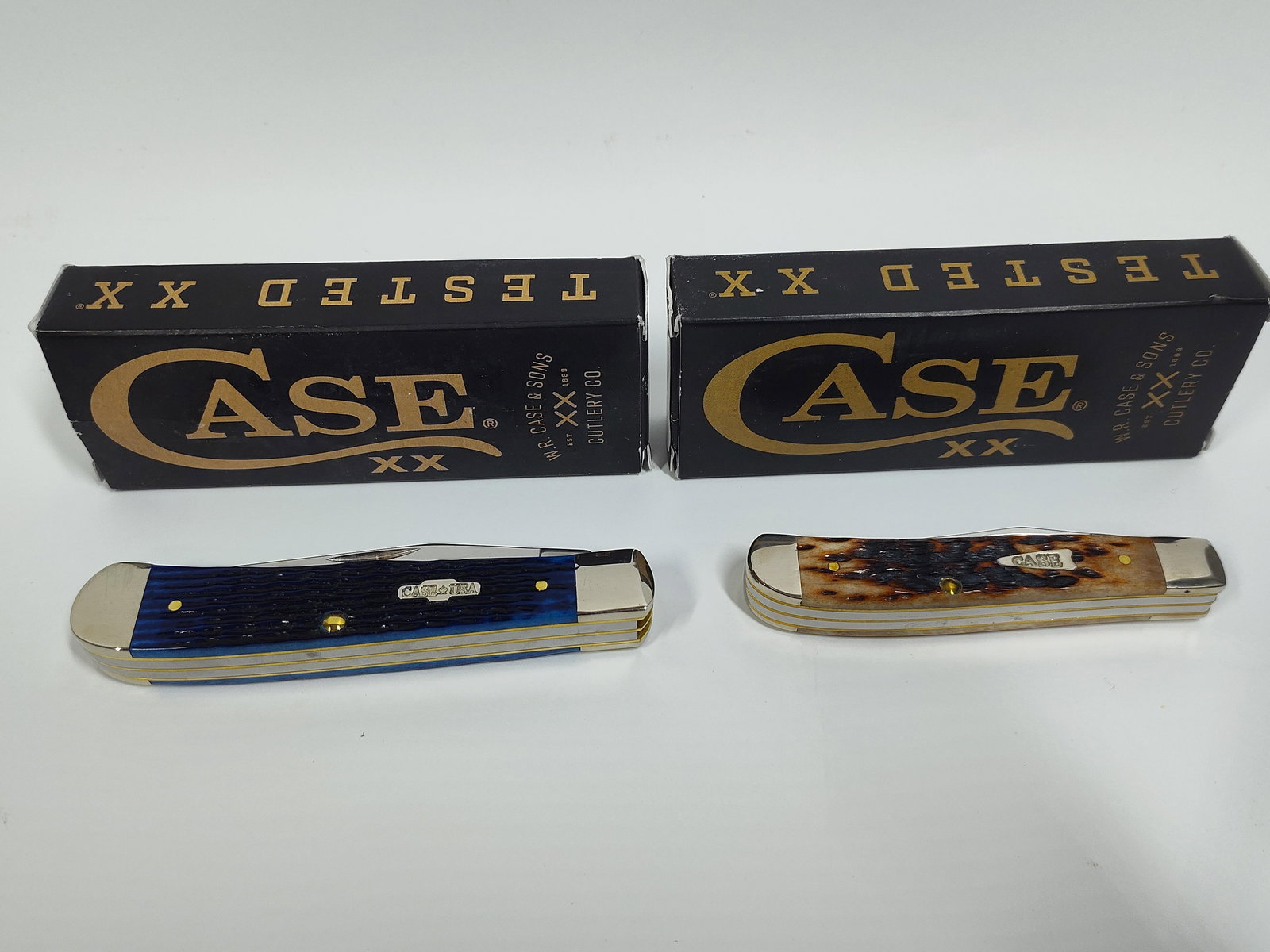 Pair of Case XX Pocket Knives (1 of 6)