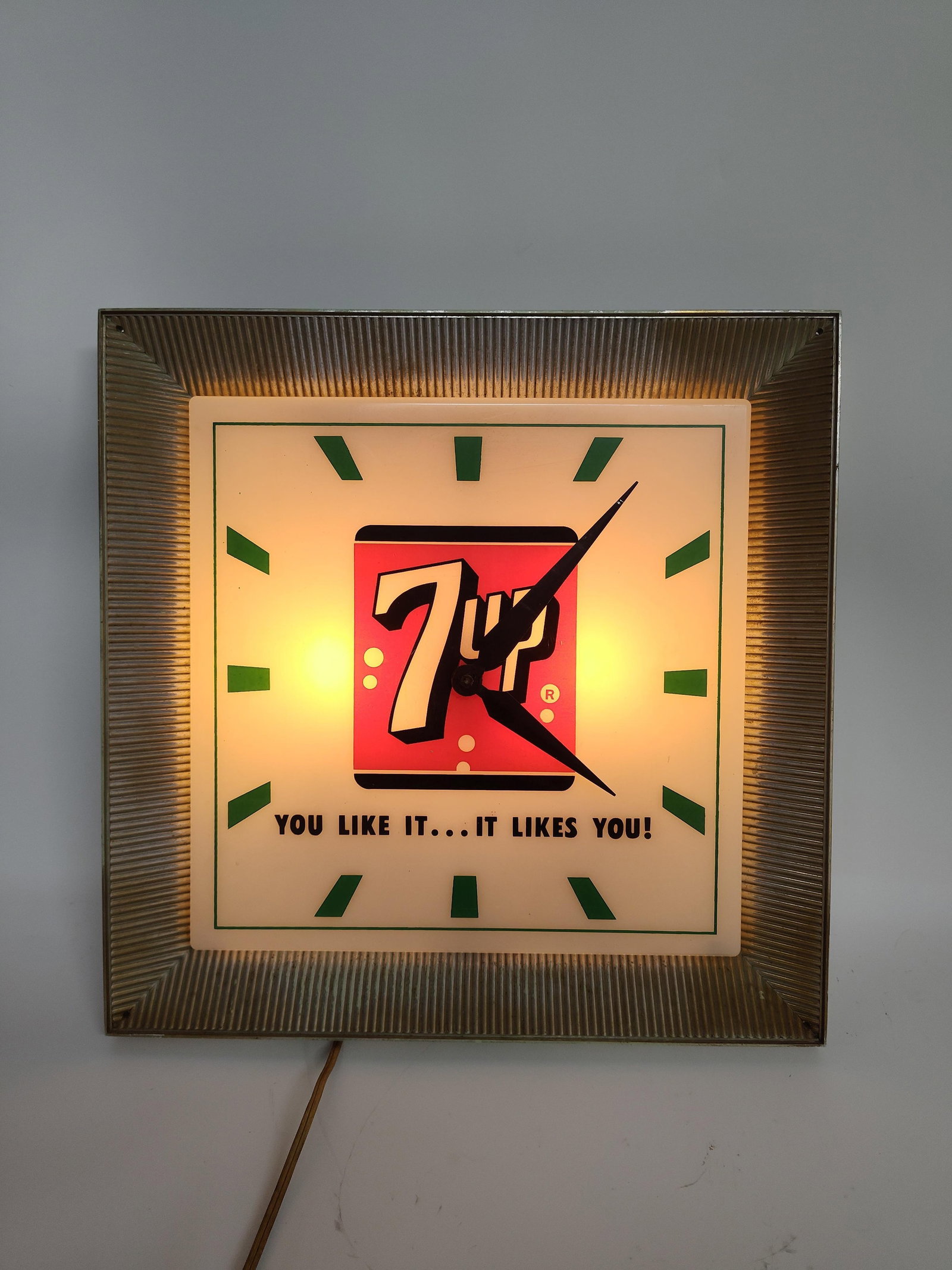 7Up Lighted Advertising Clock: Plastic body, Cincinnati Ohio Maker. 16x16