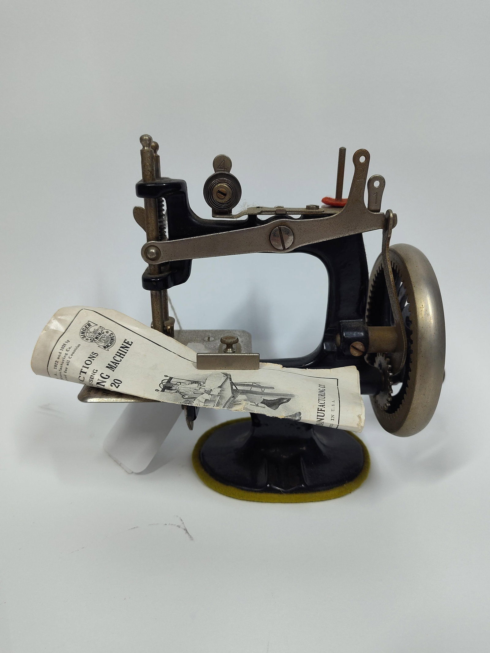 Singer Manf. Childs Sewing Machine (1 of 6)