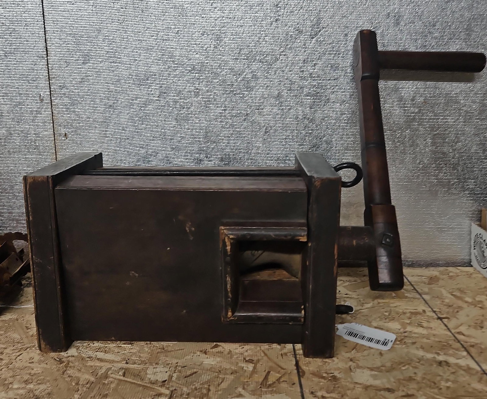 Hand Crank Encased Wooden Tobacco Cutter: Handle moves smoothly as it shoud