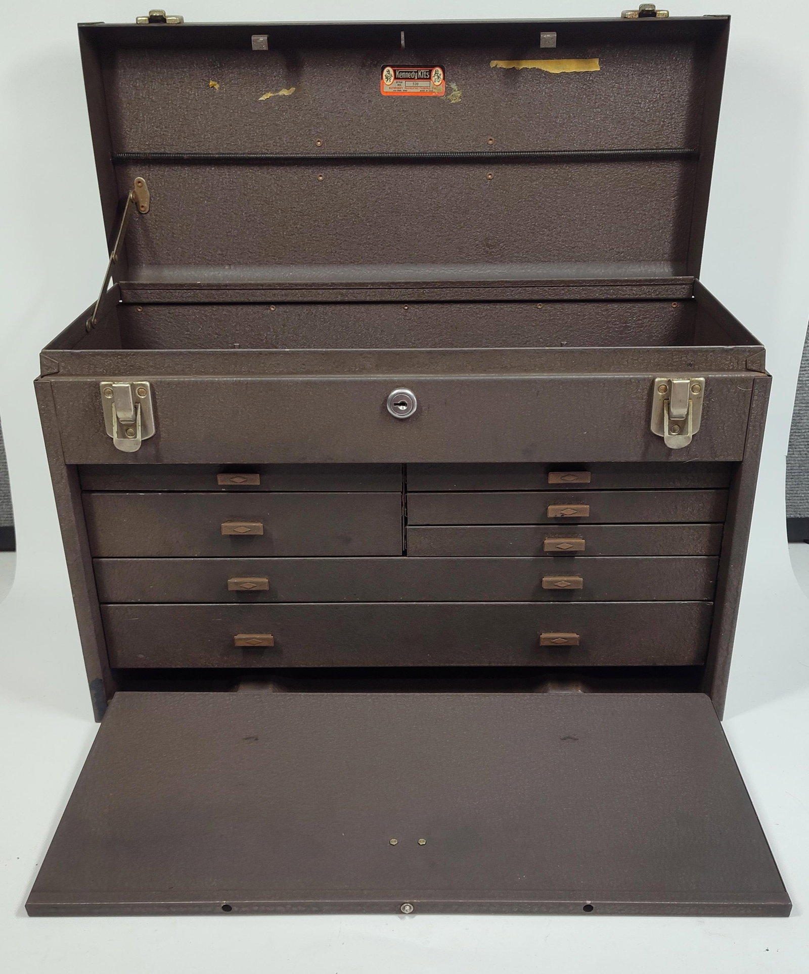 VTG Kennedy Machinest / Carpenters Tool Chest: Great vintage condition as shown in photos