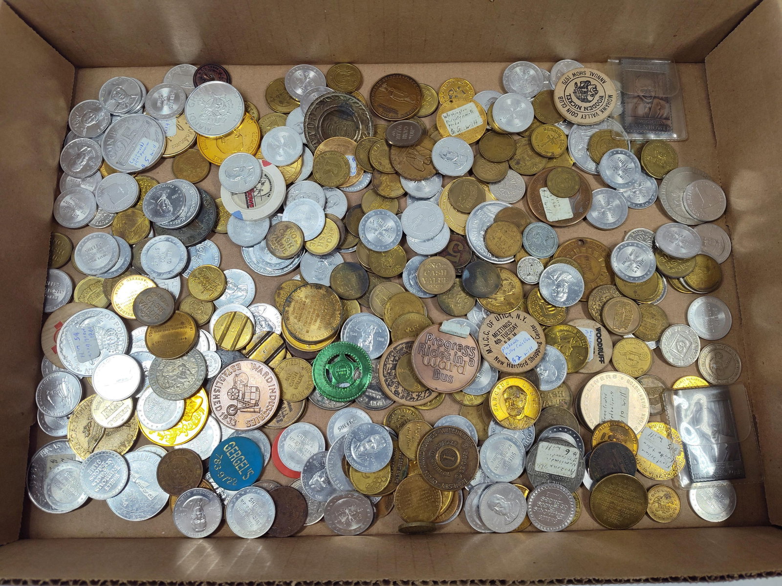 Huge Foriegn Coin, Token and Commemorative Coin Lot (1 of 6)