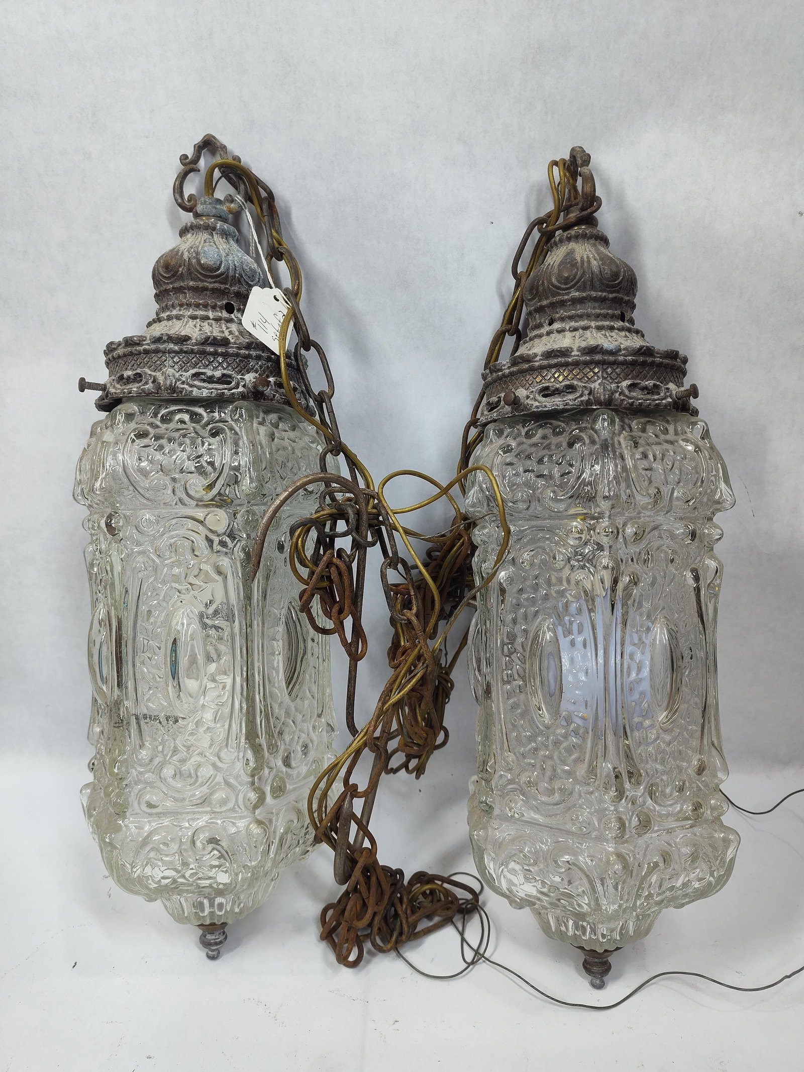 Art Deco Thomas Industries Hanging Crystal Patterned Swag Pendant Lamps: Great early pair of hanging lamps measuring 18 in L