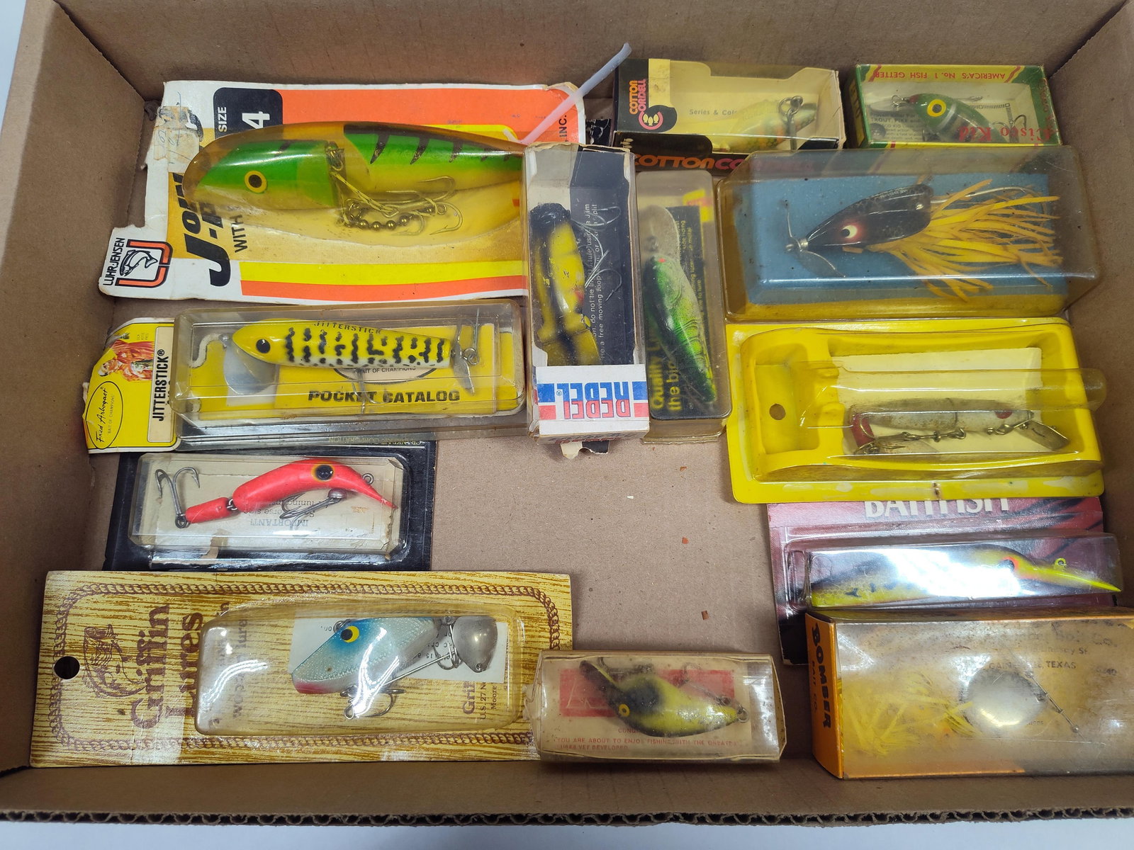 VTG Collectible Lot of Fishing Lures Inc NOS (1 of 6)