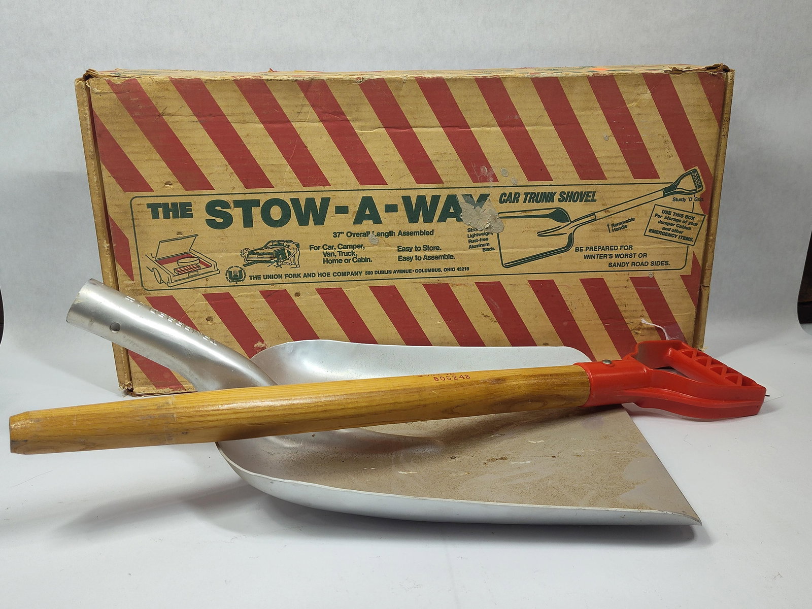 NOS Union Fork and Hoe Co The Stow -A - Way Car Trunk Shovel (1 of 4)