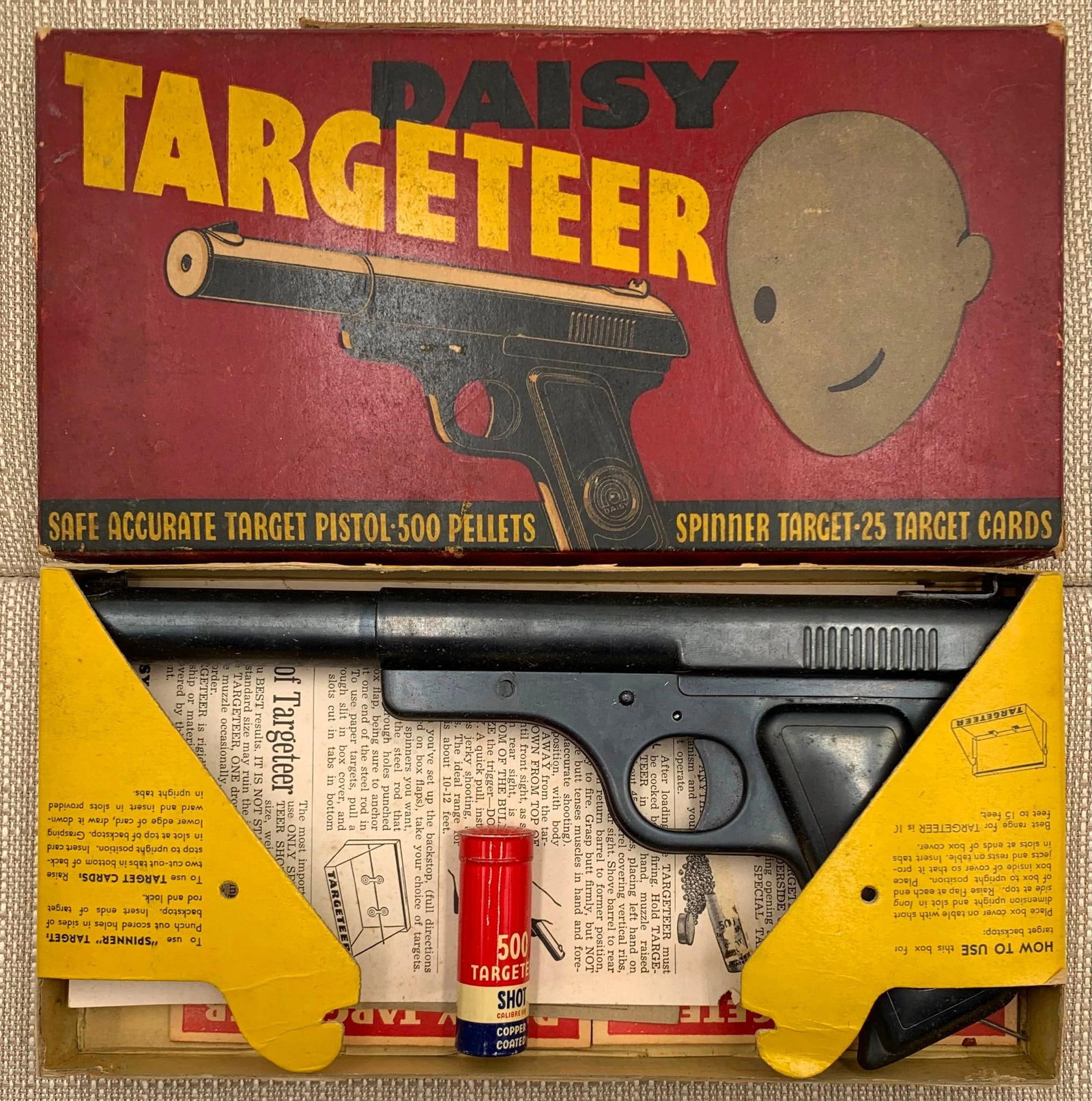 Vintage DAISY Manufacturing Targeteer Target Pistol, Spinner Target, Pellets, Target Cards and Box (1 of 13)