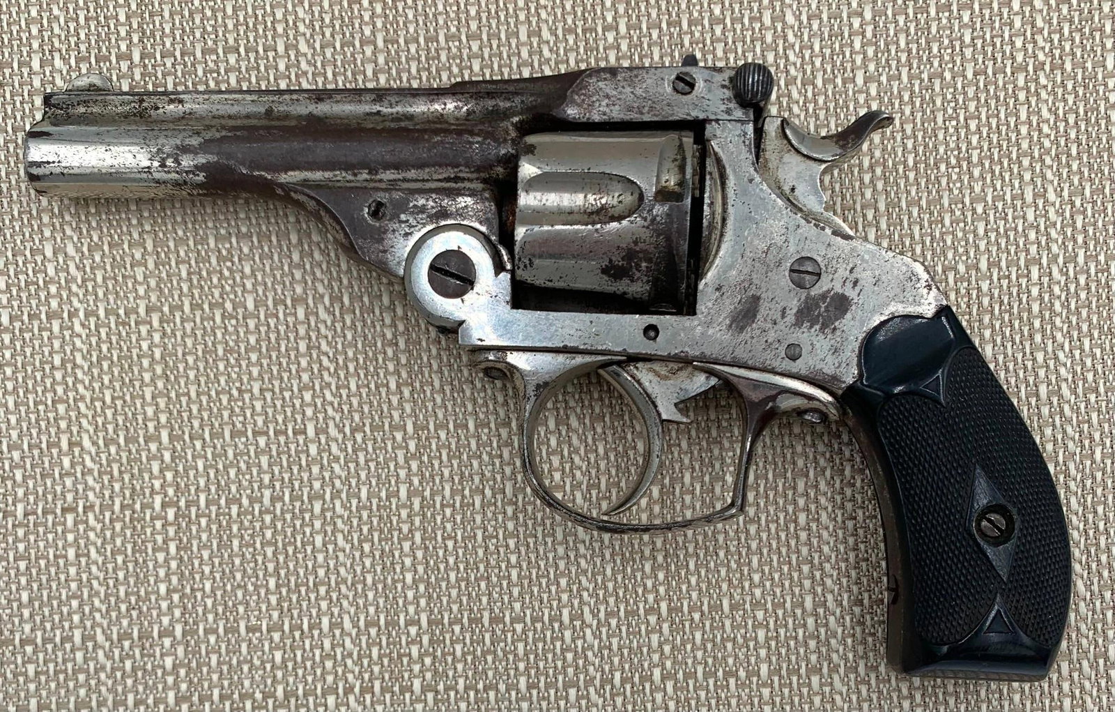 Antique Case Bros Little Valley New York 19th Century Break Top 5 Shot Revolver: Diamond detailed crosshatched composite grips, clearly marked on the barrel, opens properly, silver loss to the metal, hefty in weight.
