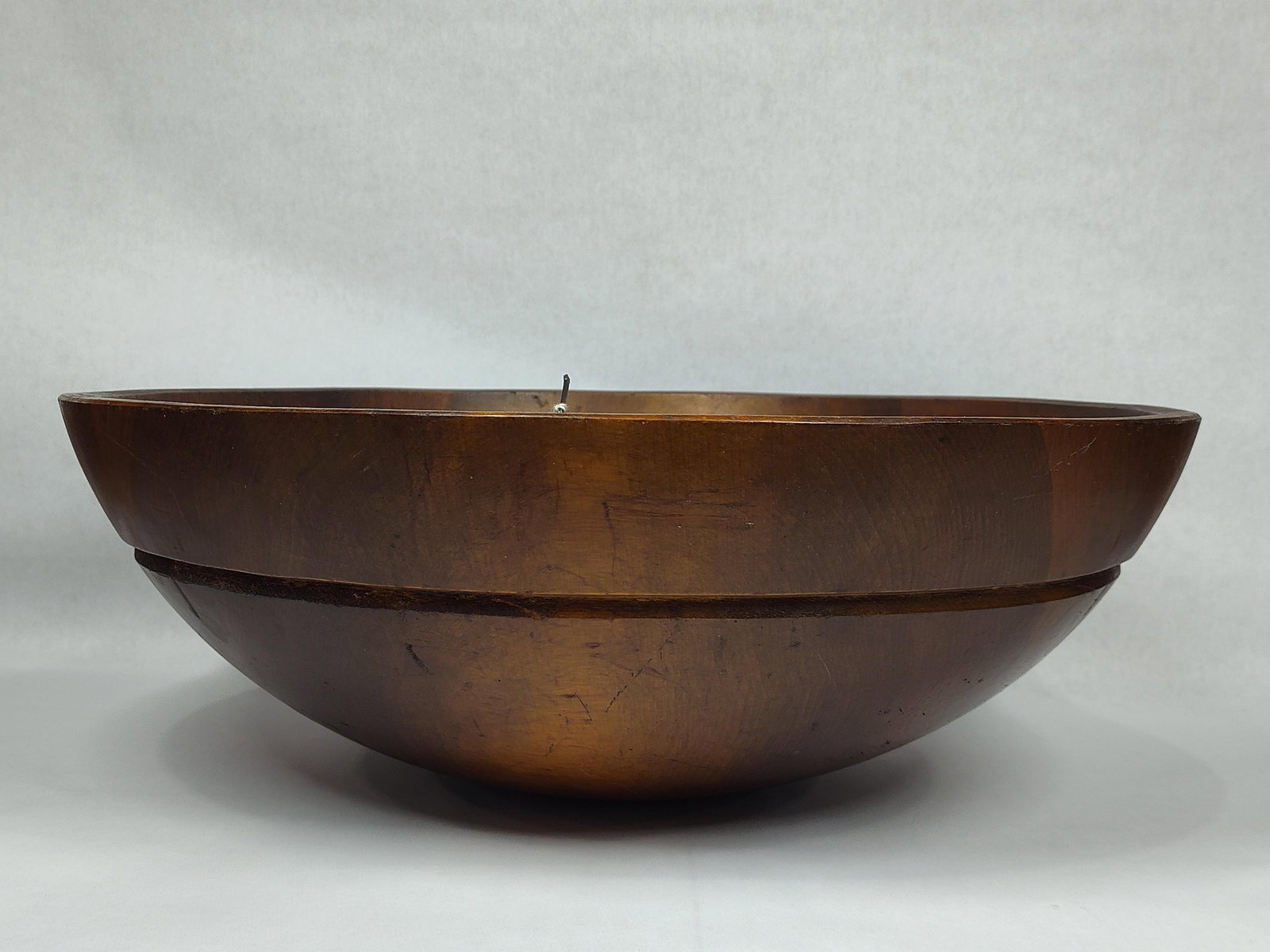 Large GMW Bristol VT wooden bowl: Marked GMW Bristol VT on bottom. 19.5in diameter.