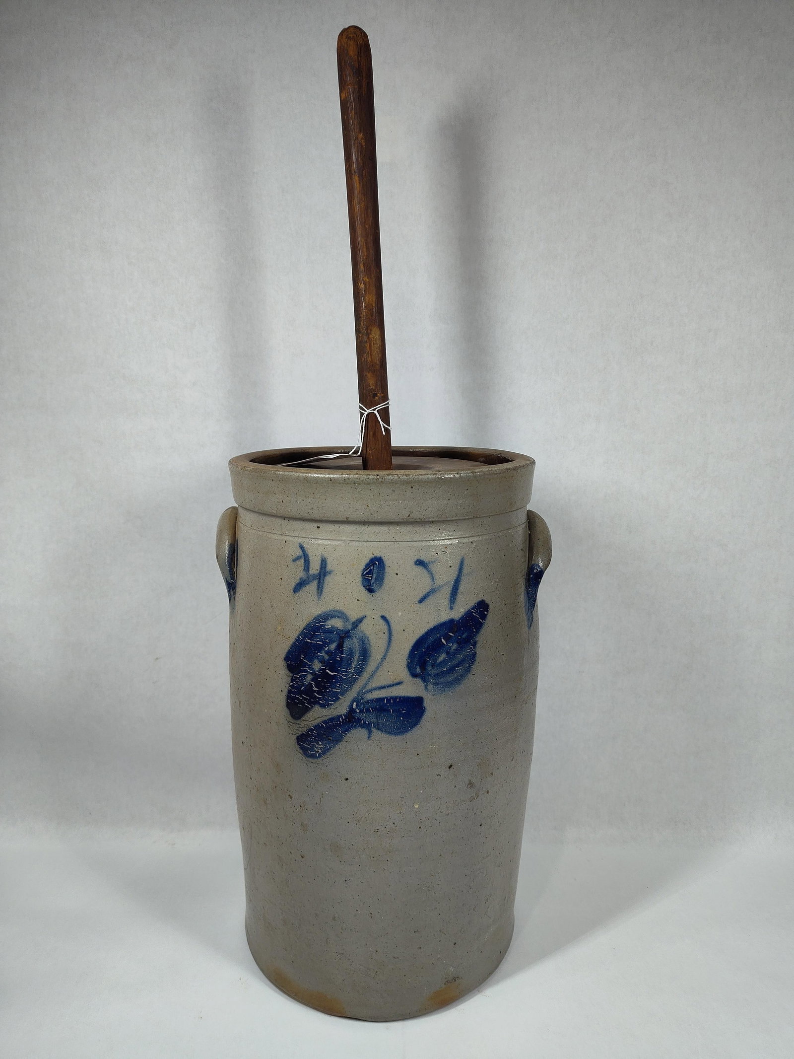 Decorated 4-gal stoneware Dasher churn: Does have a crack in bottom and up side approximately 6in. No chips. Just under 16in tall.