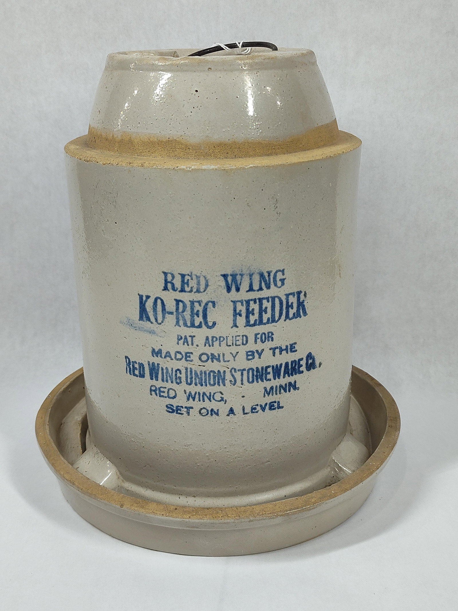 Red Wing Ko-Rec Feeder (Chick Waterer): Has a dime sized and another small chip along bottom Edge of top piece, otherwise in great condition! Bottom is 9.5in diameter, top is 7in diameter 10.5in tall.