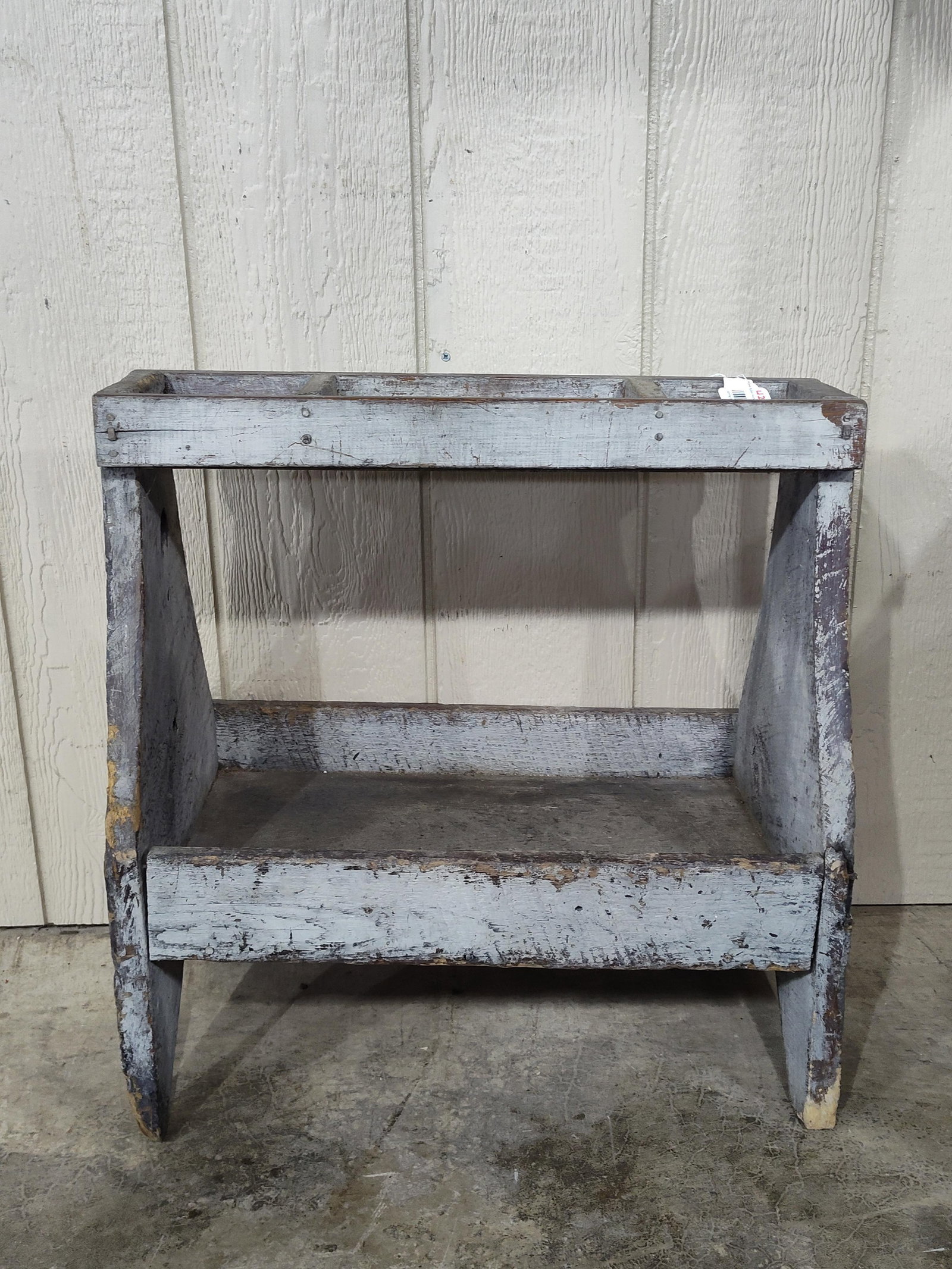 Great Painted Farriers Caddy: Excellent gray paint!! 22.5in long 13in wide 23in tall.