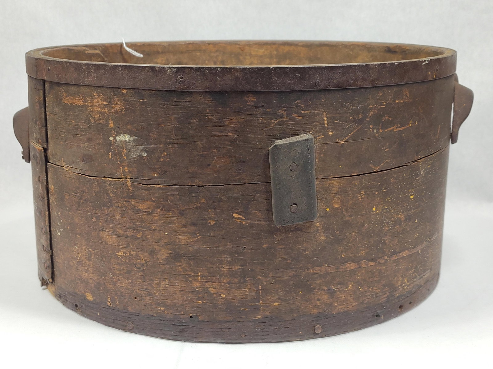Large Handled and Iron Banded Grain Measure: 14in diameter 8in high.