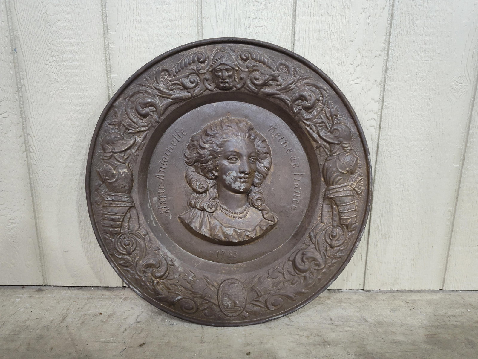 Heavy embossed cast iron Marie-Antoinette wall plaque (1 of 7)