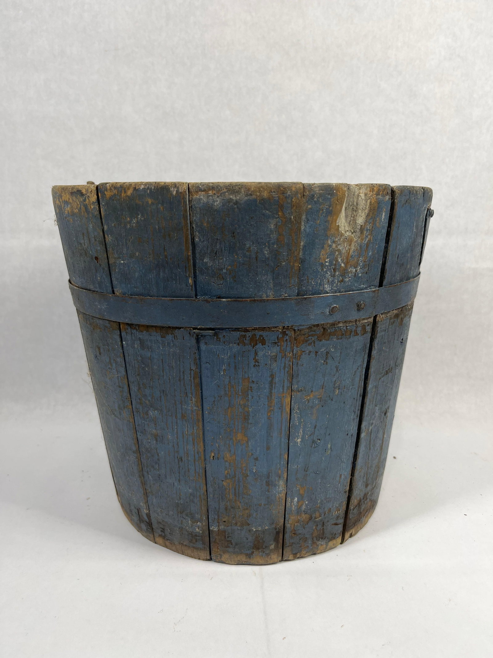 Blue Painted Farmhouse Bucket: Metal banding, 11x12