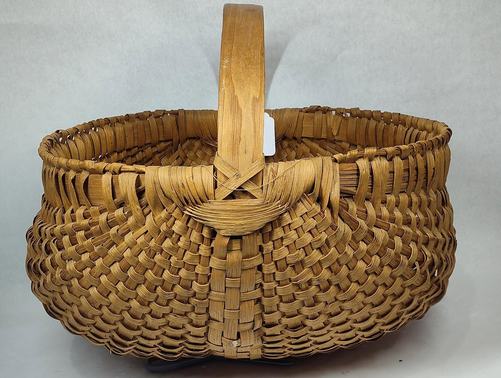 Large Buttocks Gathering Basket (1 of 4)